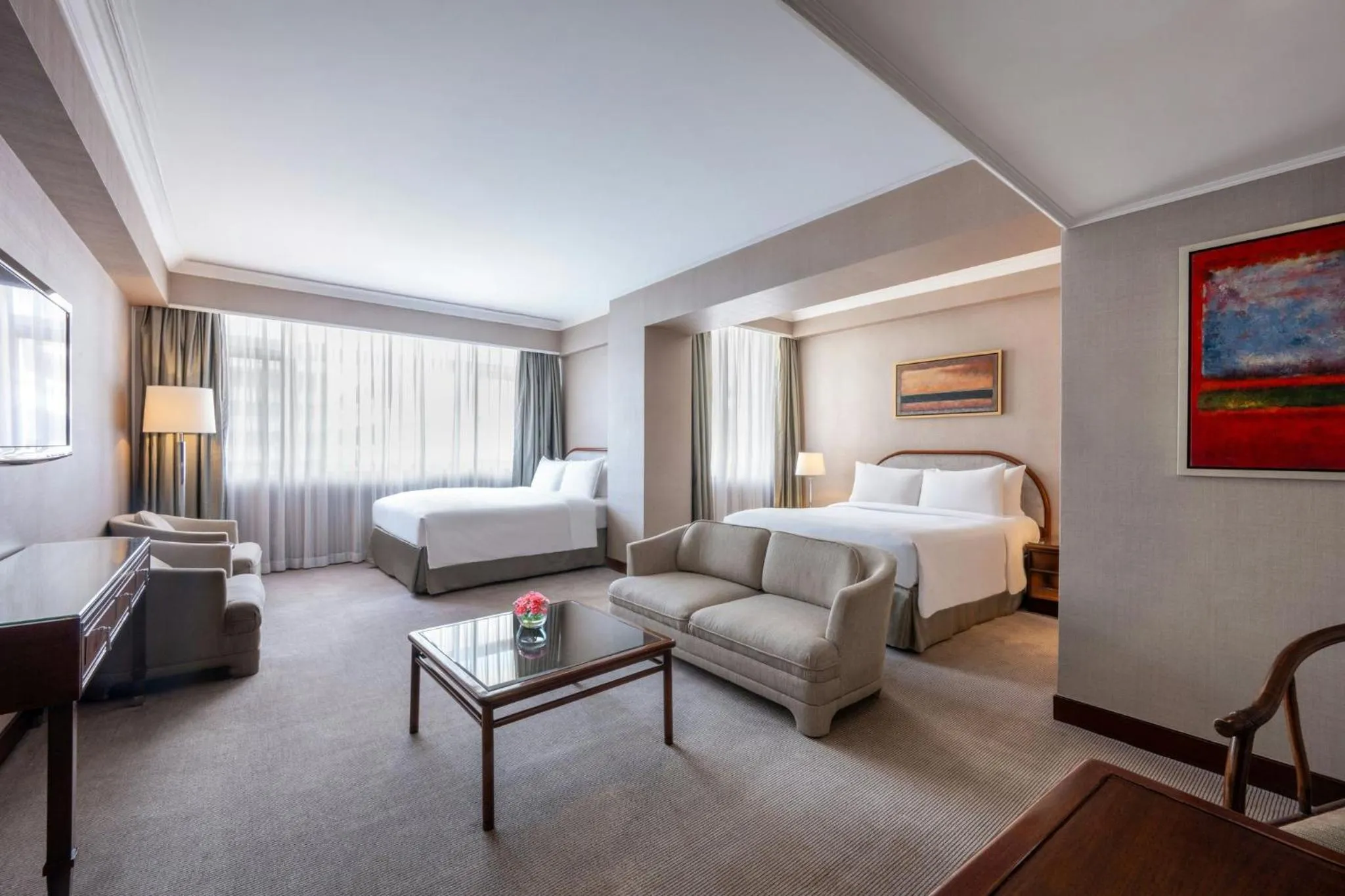 Photo of the whole room, Bed in Marco Polo Hongkong Hotel