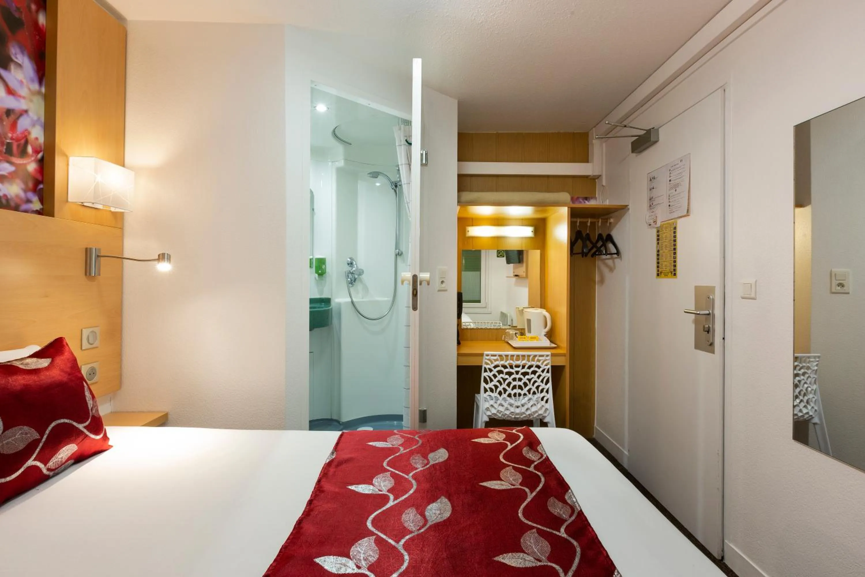 Property building, Bed in Fasthotel Orleans Zénith