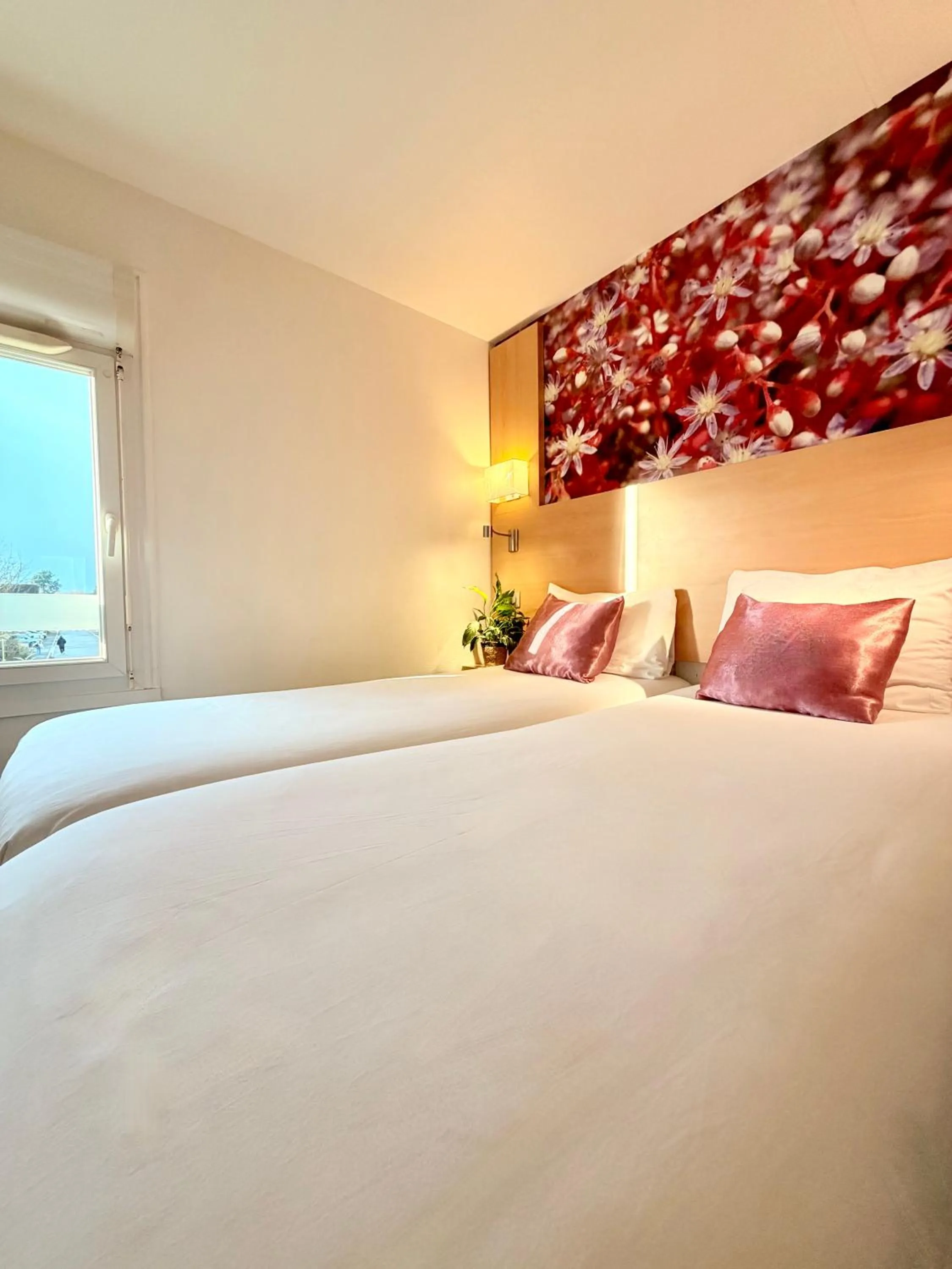 Bedroom, Bed in Fasthotel Orleans Zénith