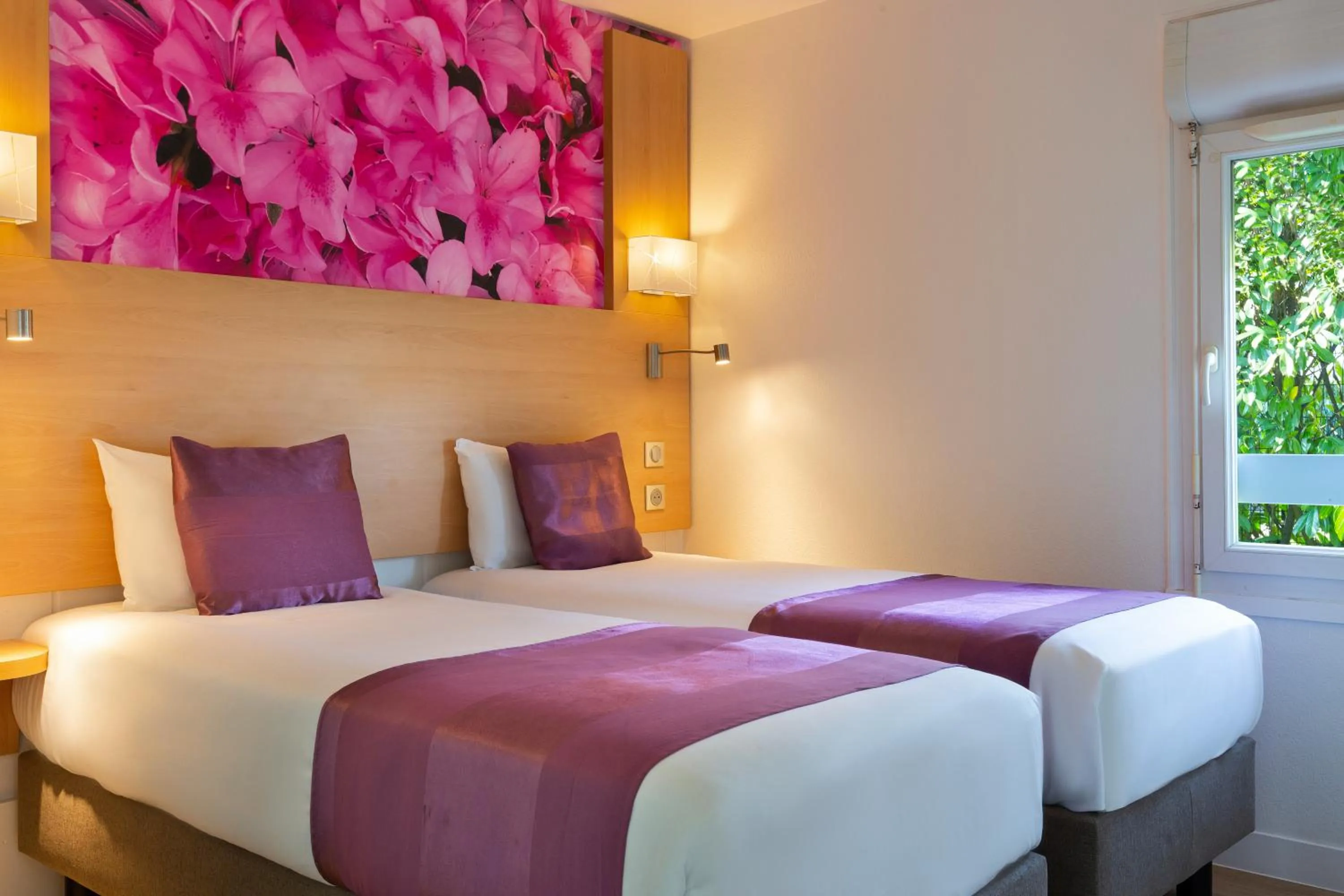 Property building, Bed in Fasthotel Orleans Zénith