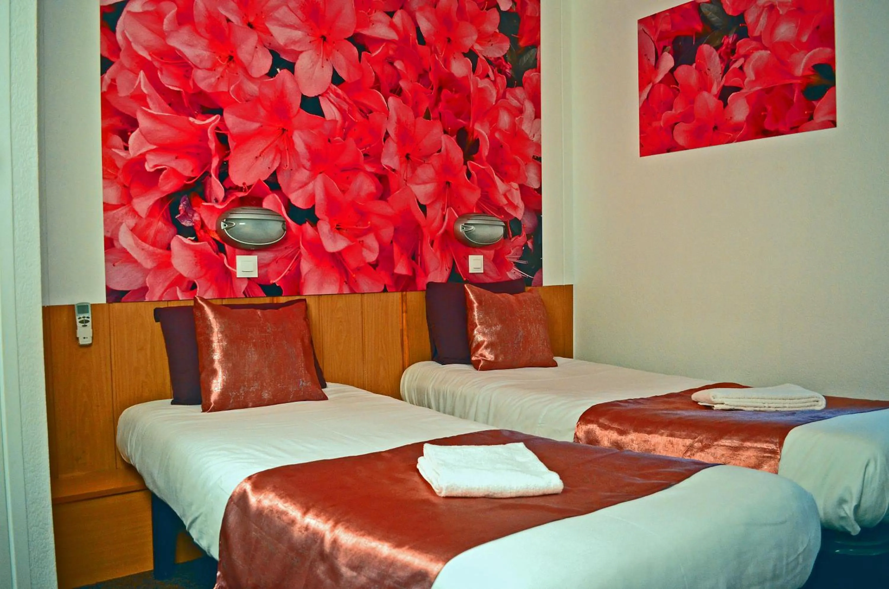 Bed in Fasthotel Orleans Zénith