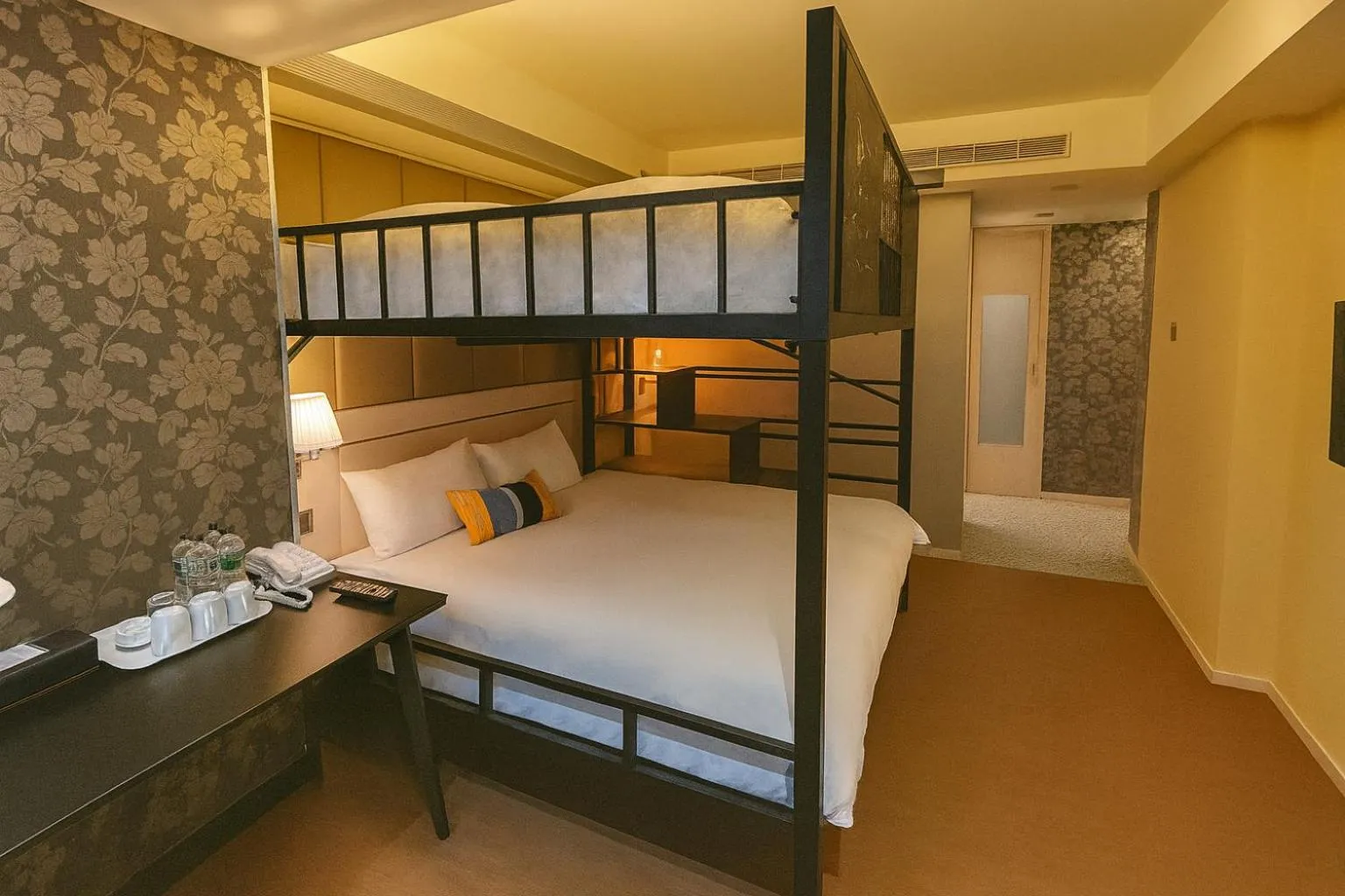 Bed in HopeCity MinSheng Hotel