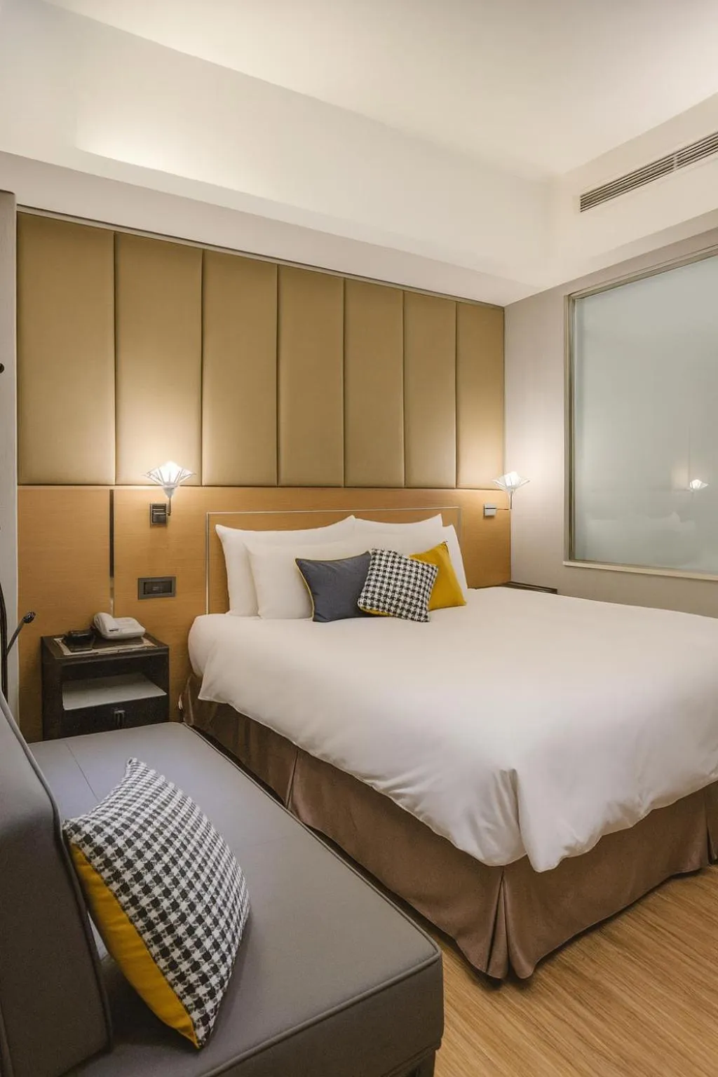 Bed in HopeCity MinSheng Hotel