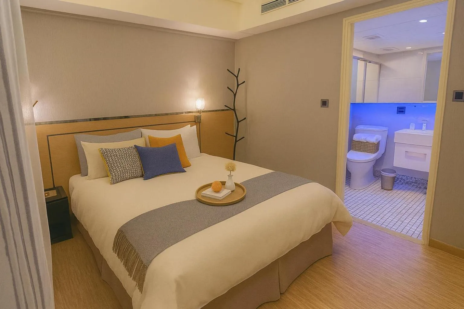 Bed in HopeCity MinSheng Hotel