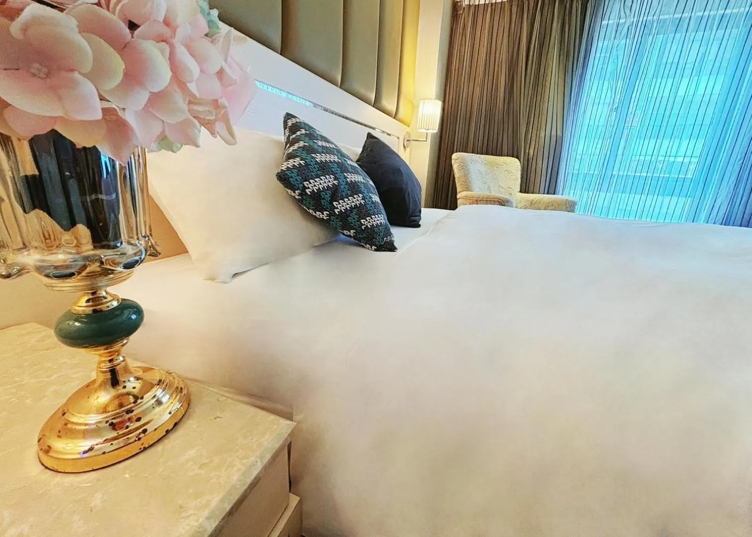 Bed in HopeCity MinSheng Hotel