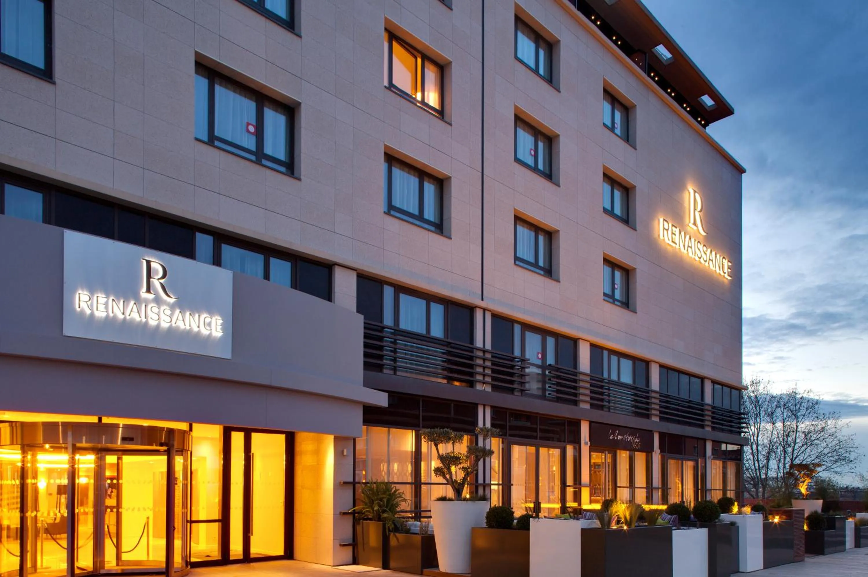 Property building in Renaissance Aix-en-Provence Hotel
