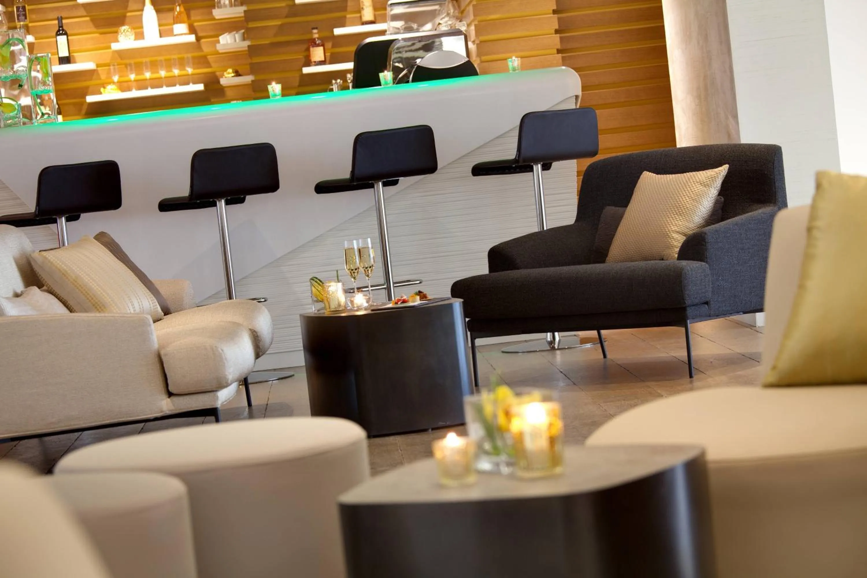 Lounge or bar in Renaissance Aix-en-Provence Hotel