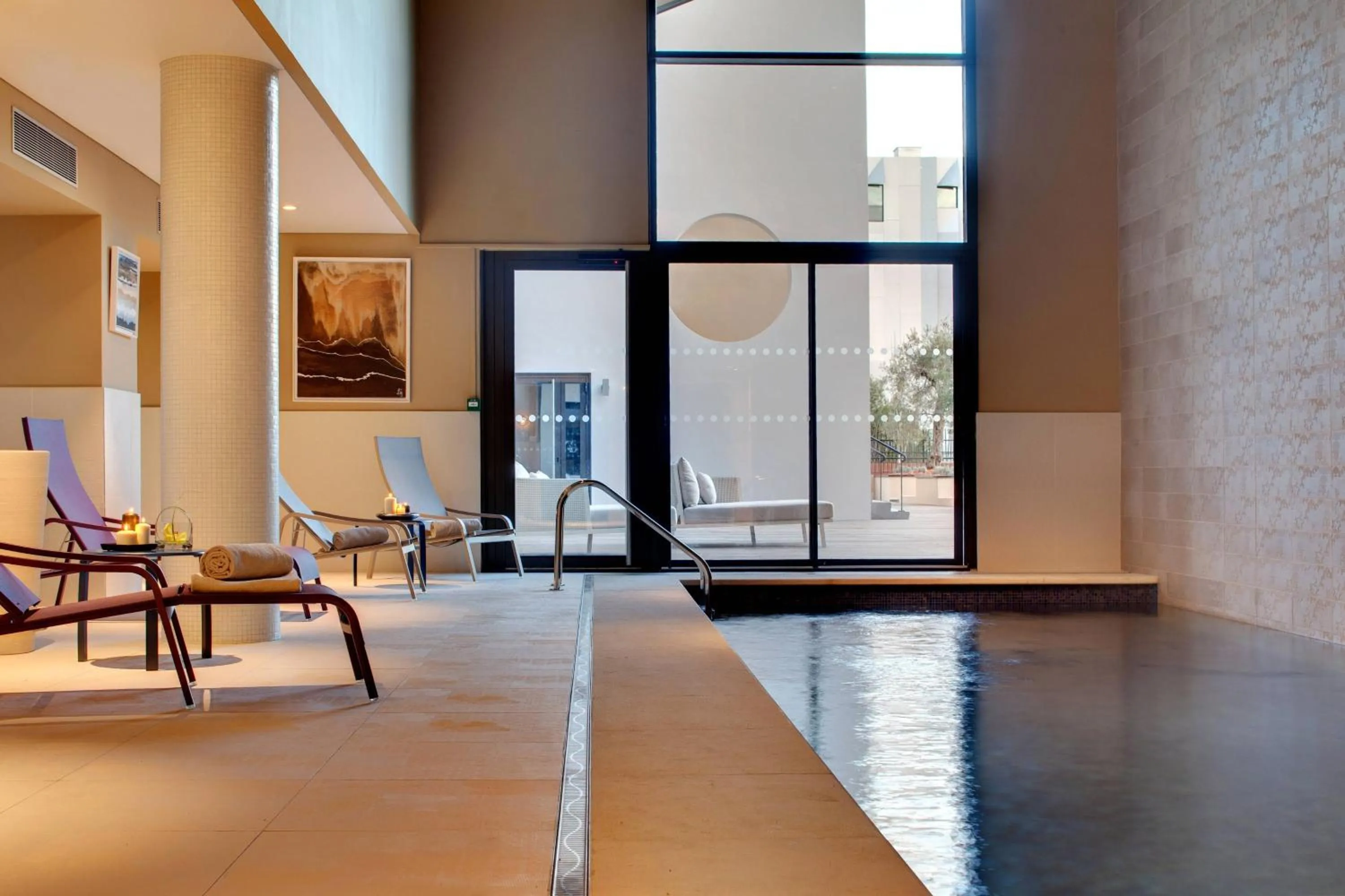 Swimming pool in Renaissance Aix-en-Provence Hotel