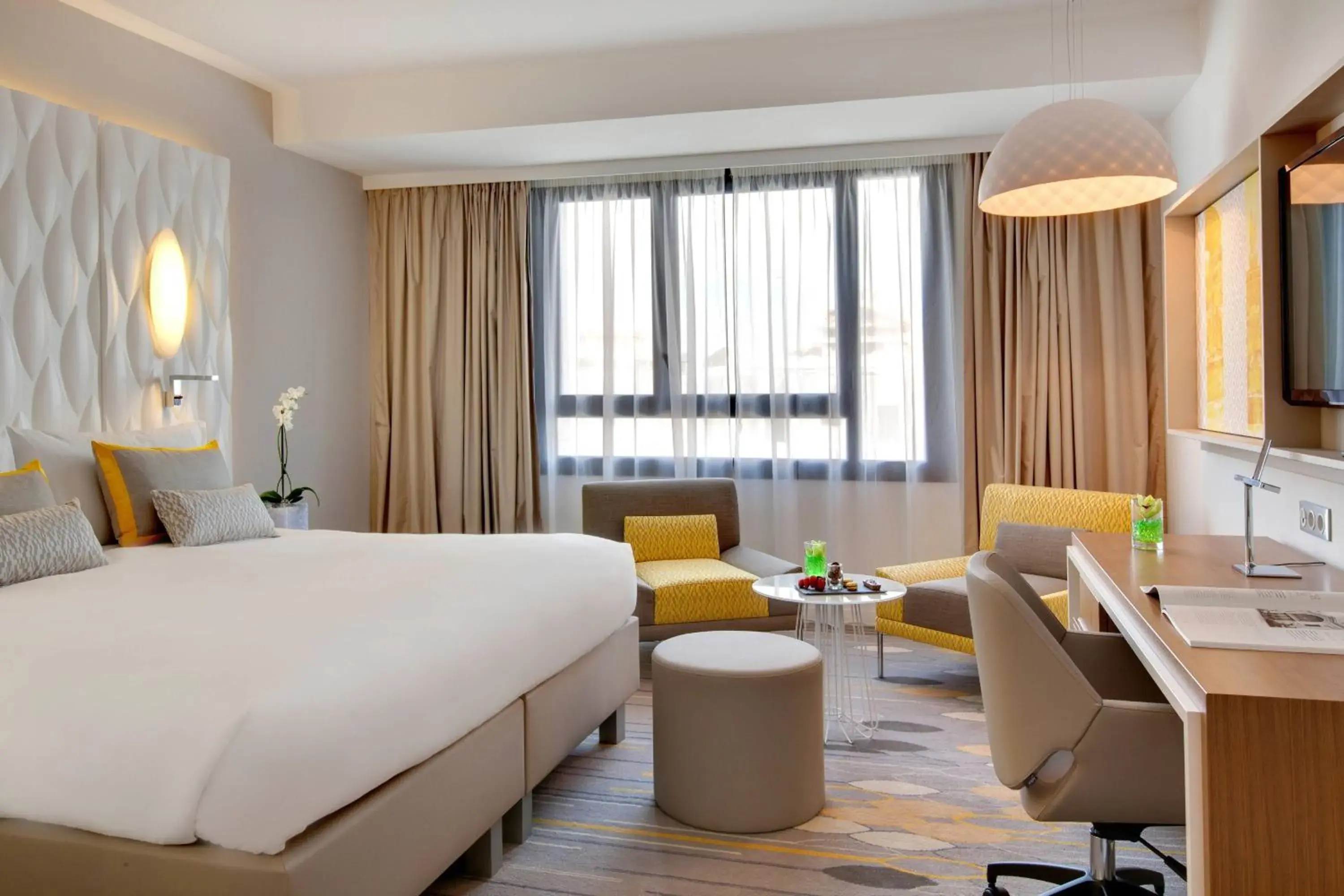 Superior King Room in Renaissance Aix-en-Provence Hotel Superior King Room in Renaissance Aix-en-Provence Hotel