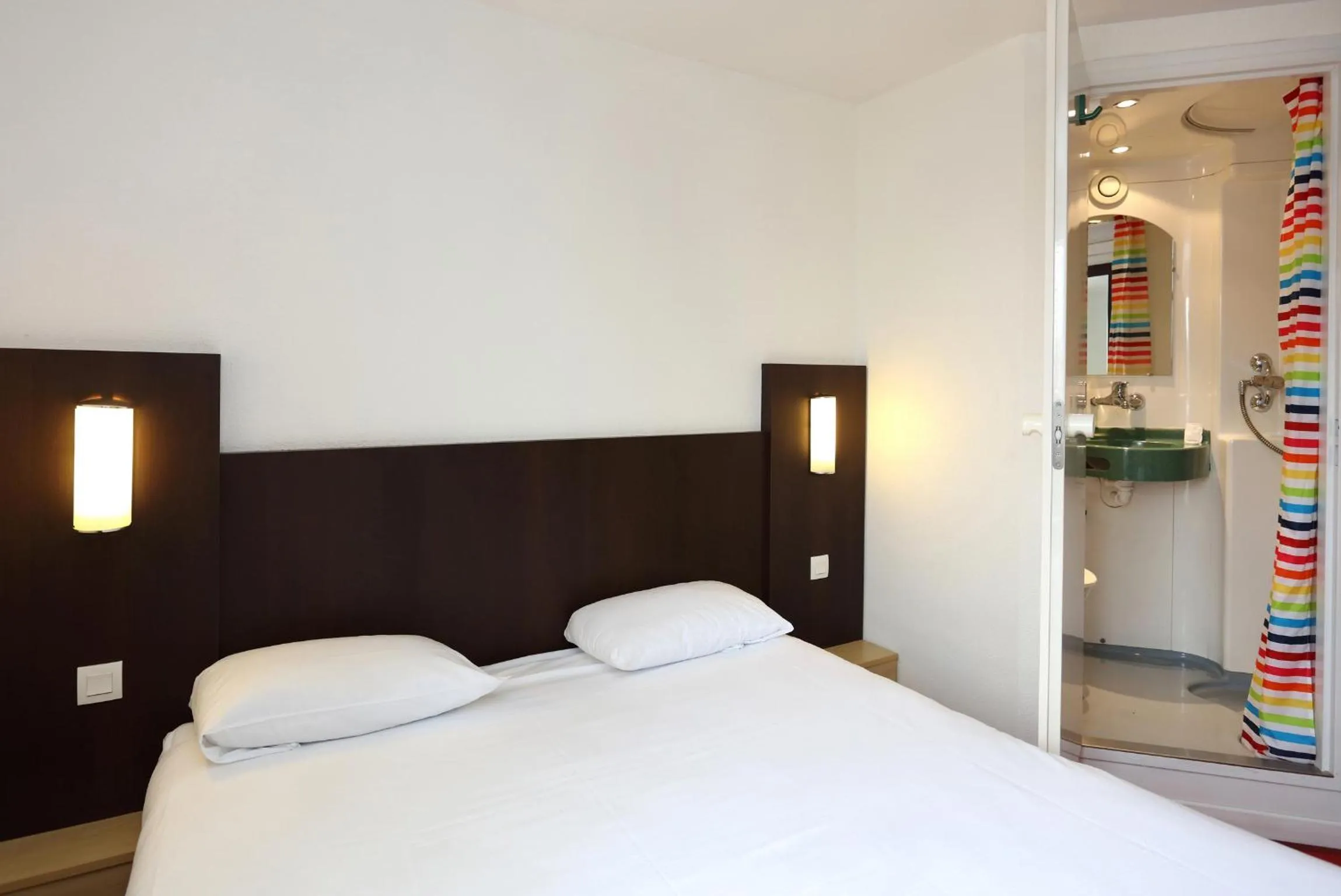 Photo of the whole room, Bed in Brit Hotel Essentiel REIMS Taissy