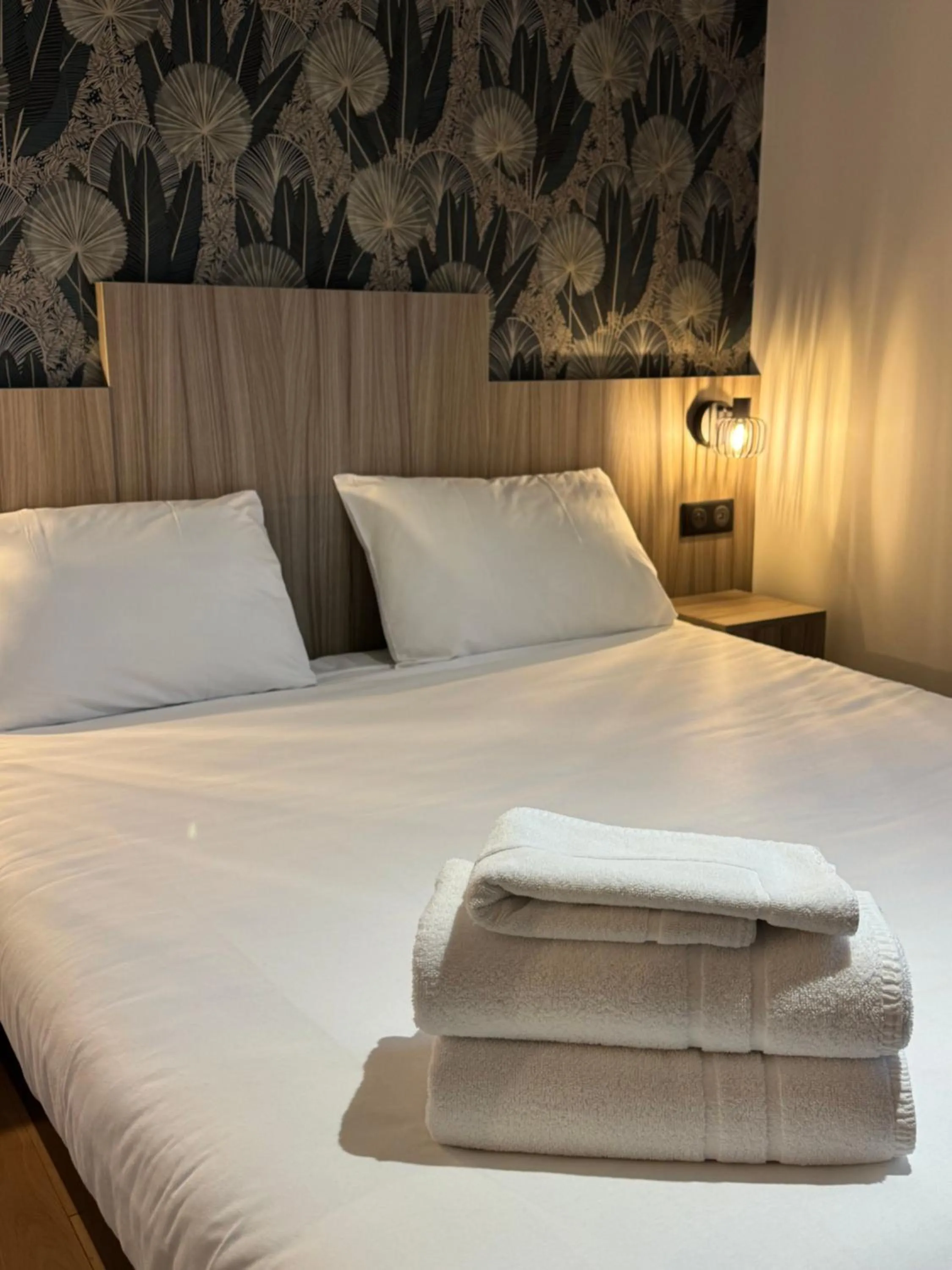 Photo of the whole room, Bed in Brit Hotel Essentiel REIMS Taissy
