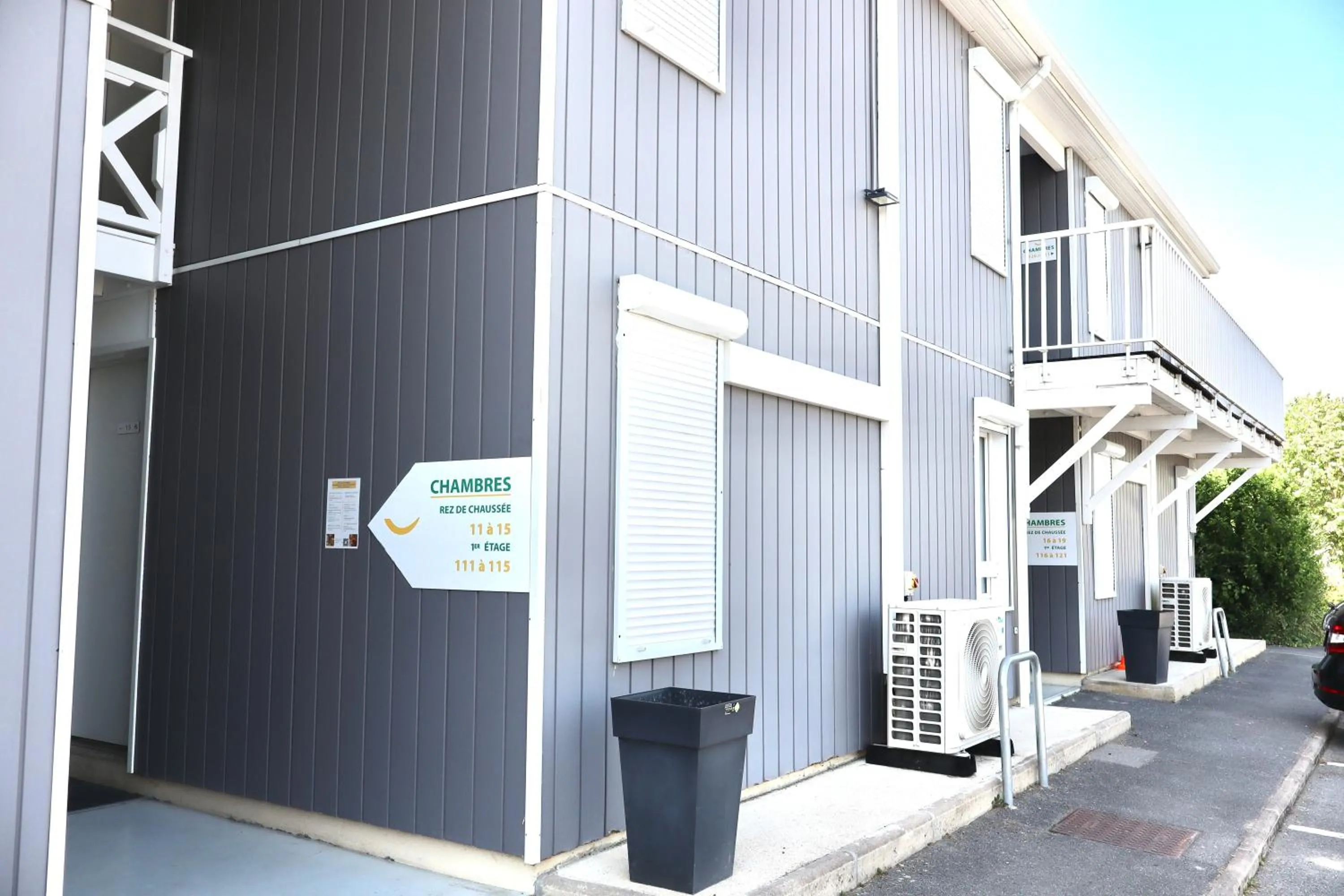 Facade/entrance in Brit Hotel Essentiel REIMS Taissy