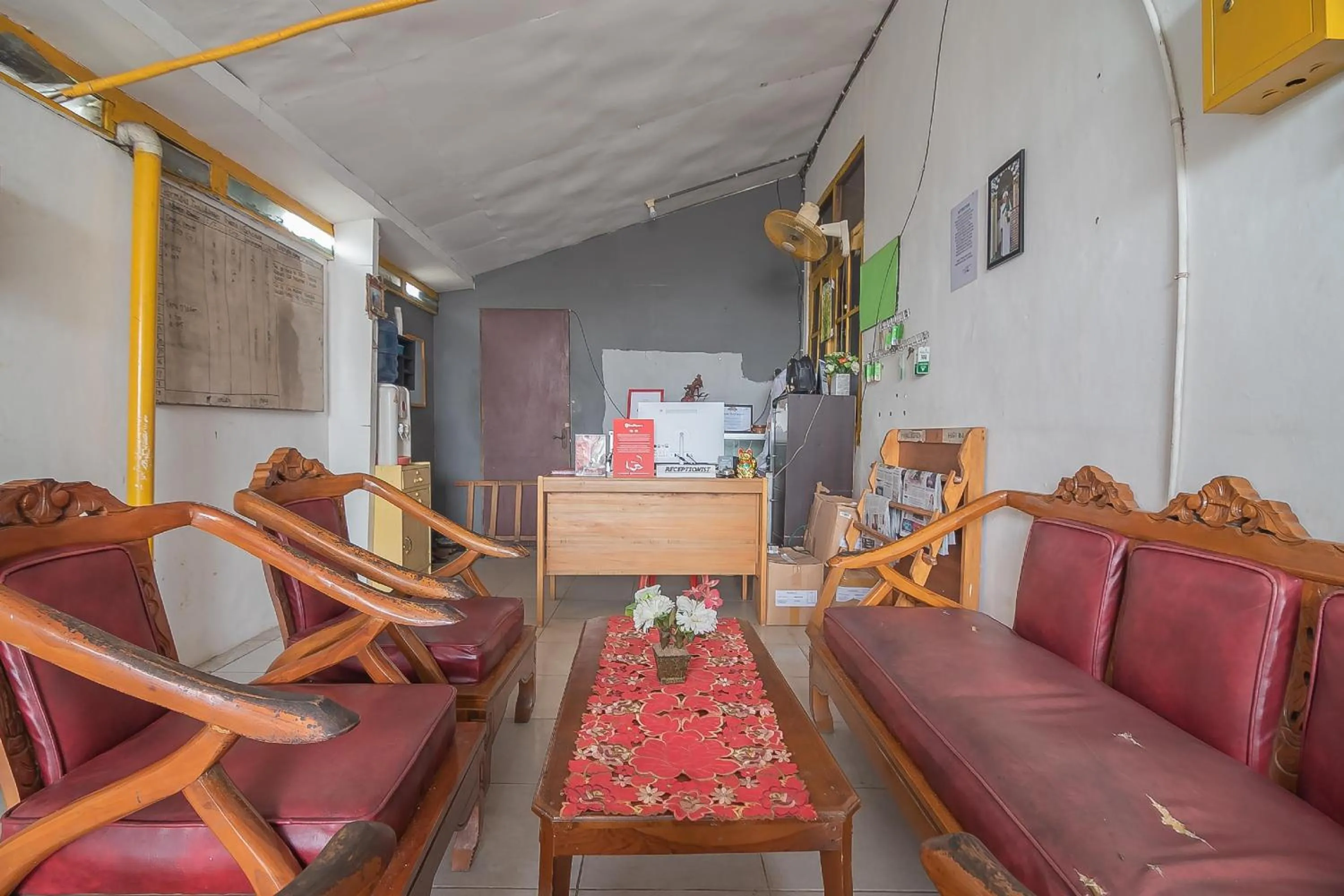 Lobby or reception in RedDoorz Syariah At Jalan cilik Riwut Kapuas