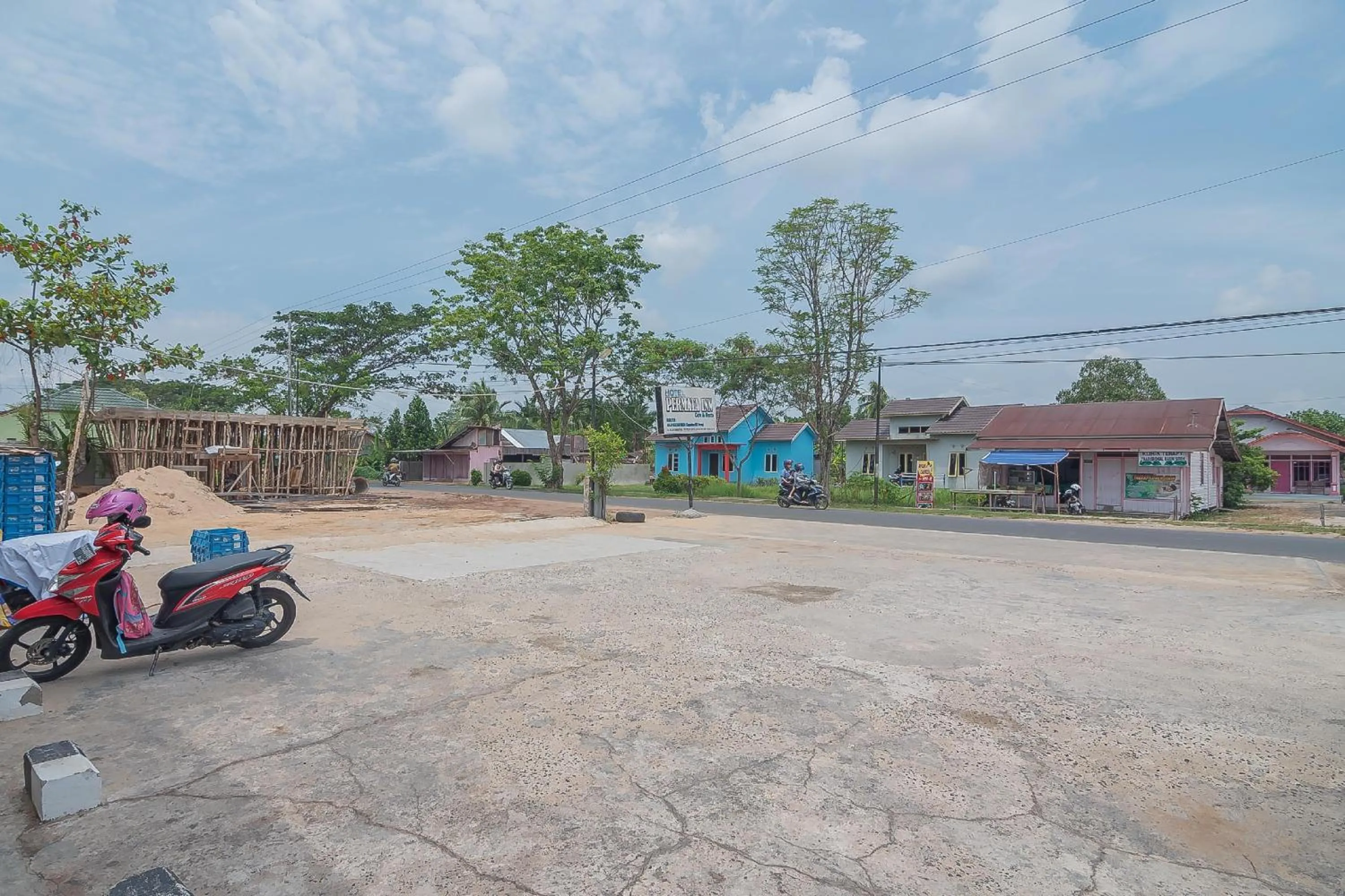 Facade/entrance in RedDoorz Syariah At Jalan cilik Riwut Kapuas