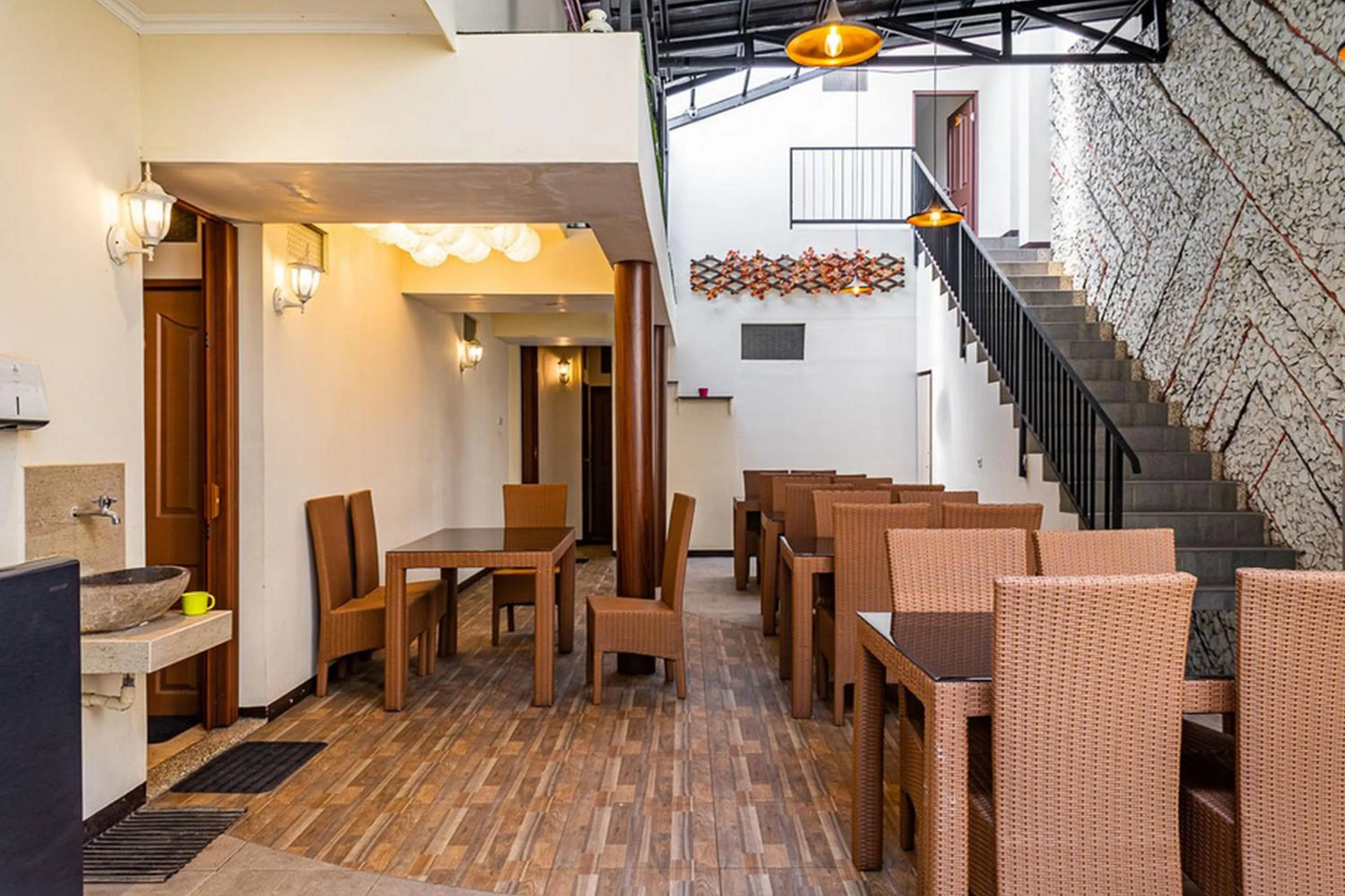 Property logo or sign in RedDoorz near Alun Alun Bandung 2