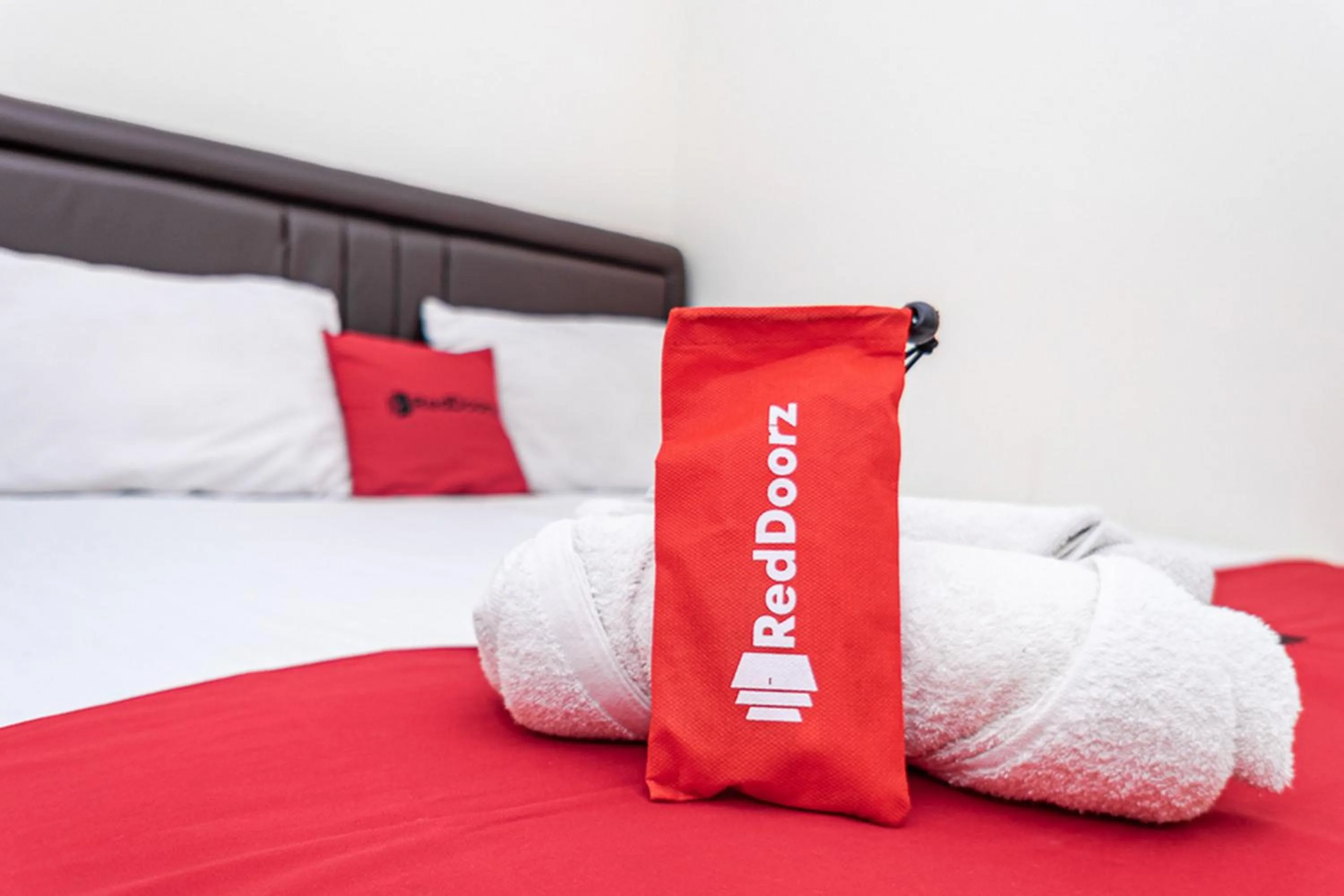 Bed in RedDoorz near Alun Alun Bandung 2