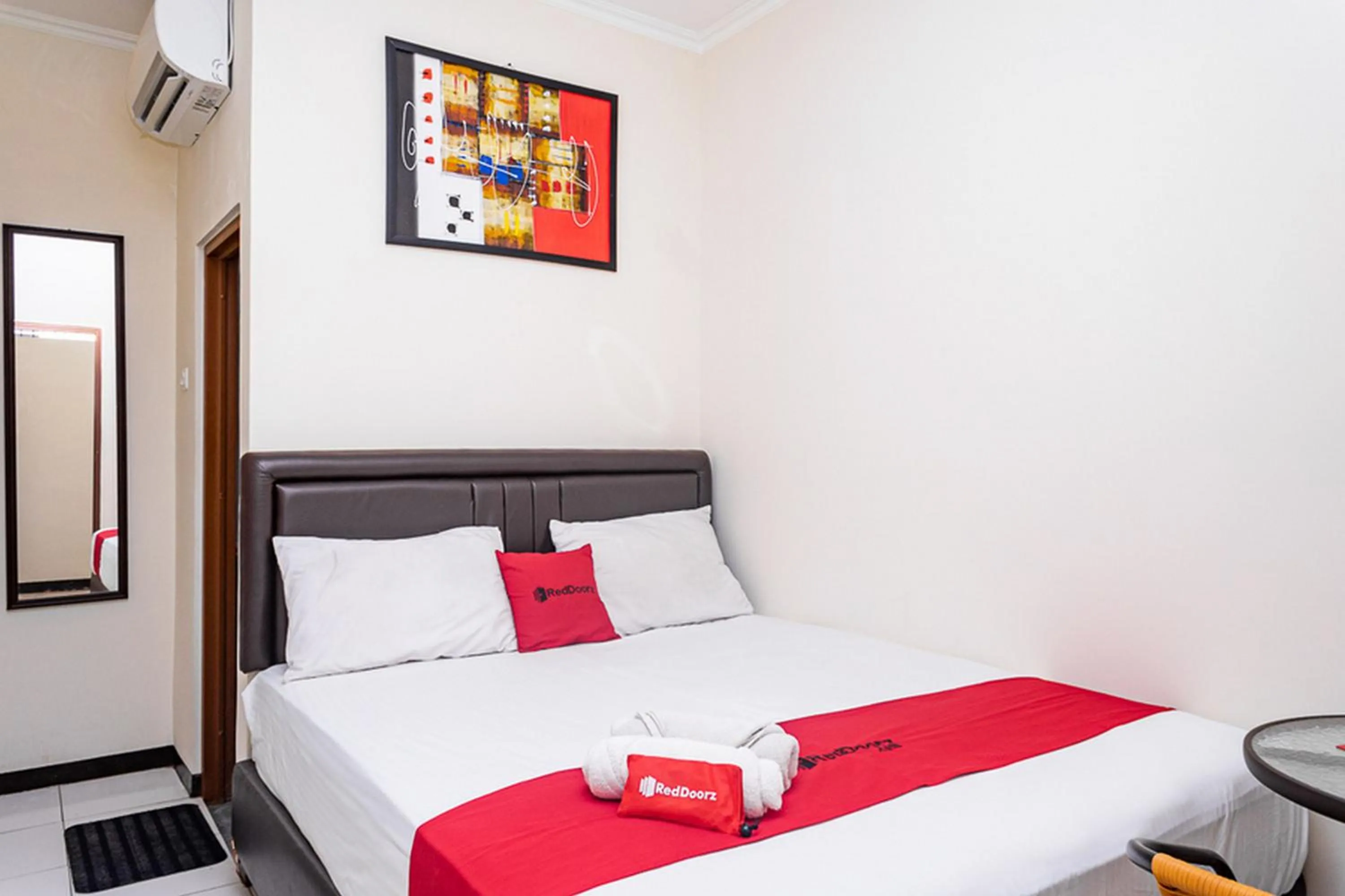 Bed in RedDoorz near Alun Alun Bandung 2