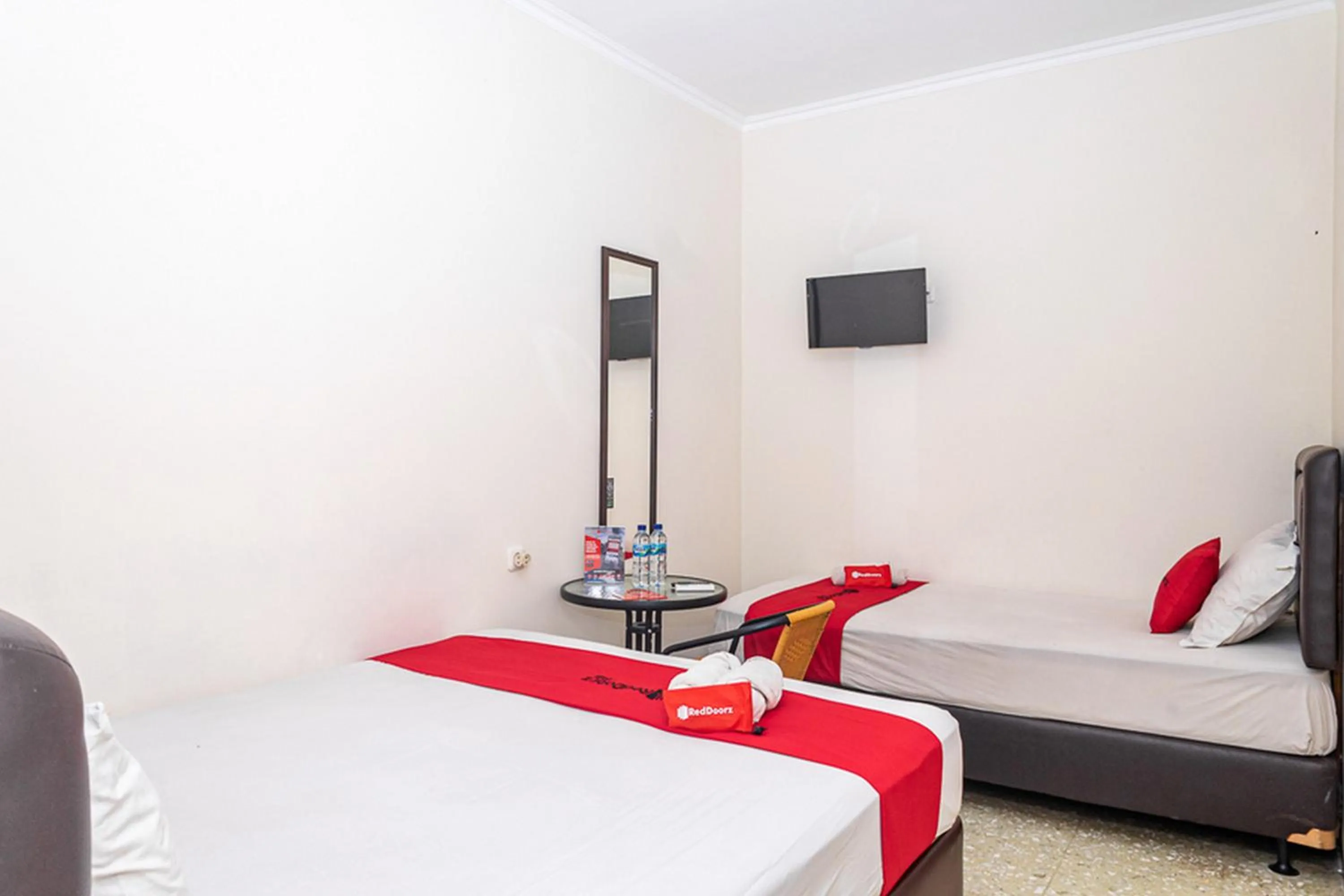 Bed in RedDoorz near Alun Alun Bandung 2