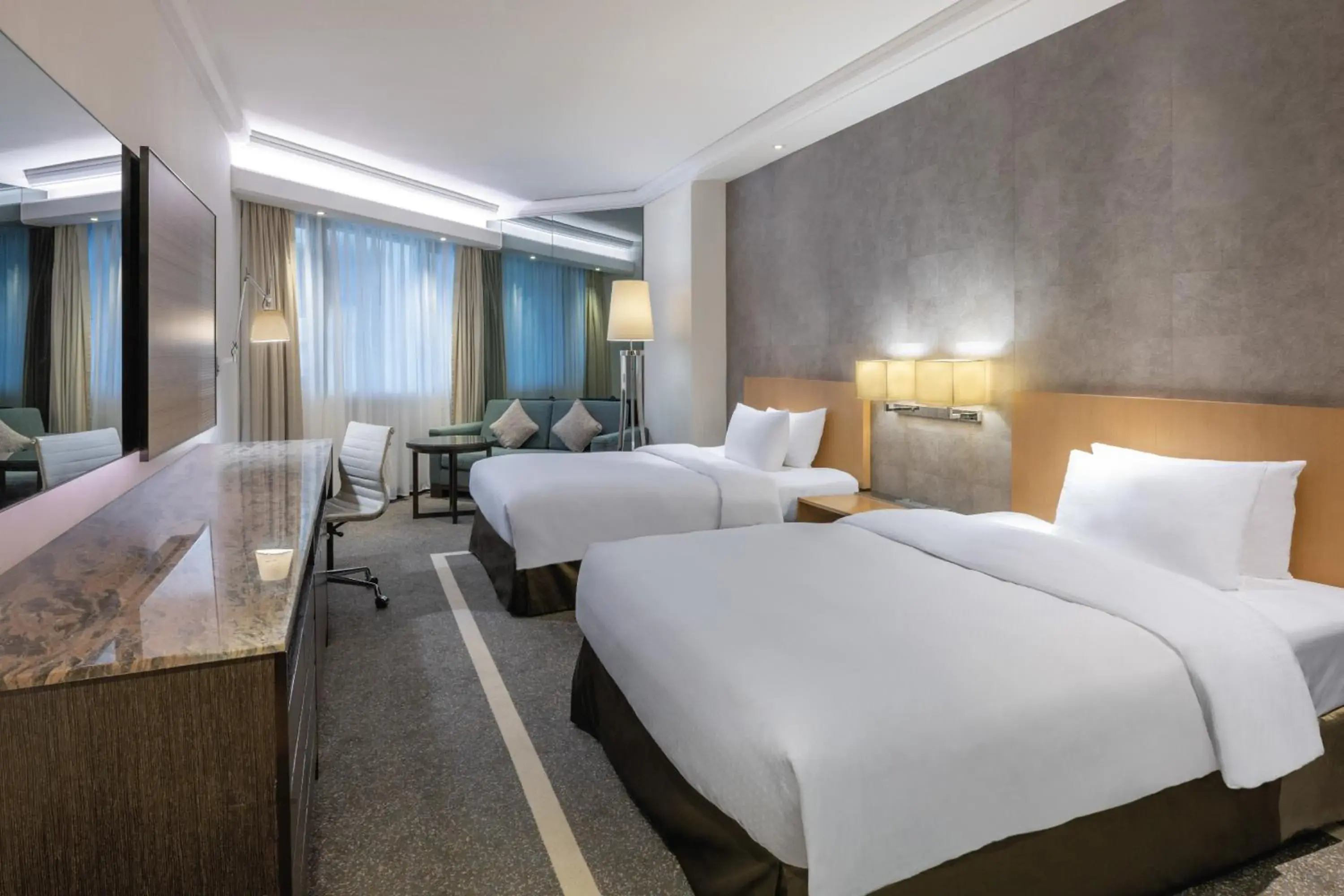 Superior Double or Twin Room with Free Mini-bar in Gateway Hotel, Marco Polo Superior Double or Twin Room with Free Mini-bar in Gateway Hotel, Marco Polo