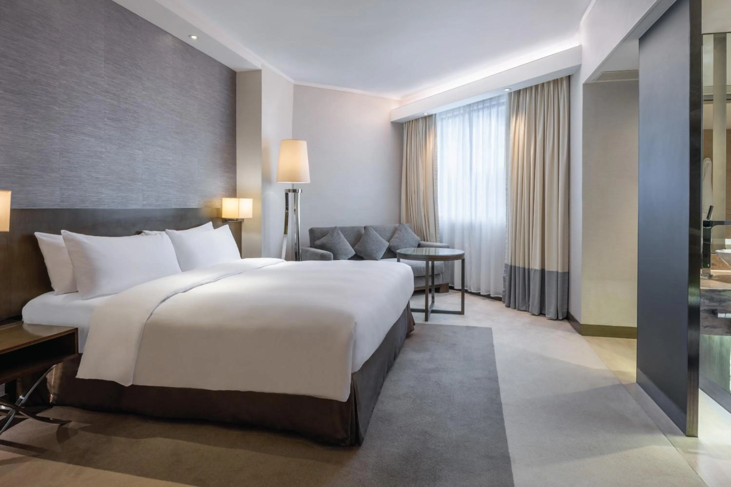 Bedroom, Bed in Gateway Hotel, Marco Polo