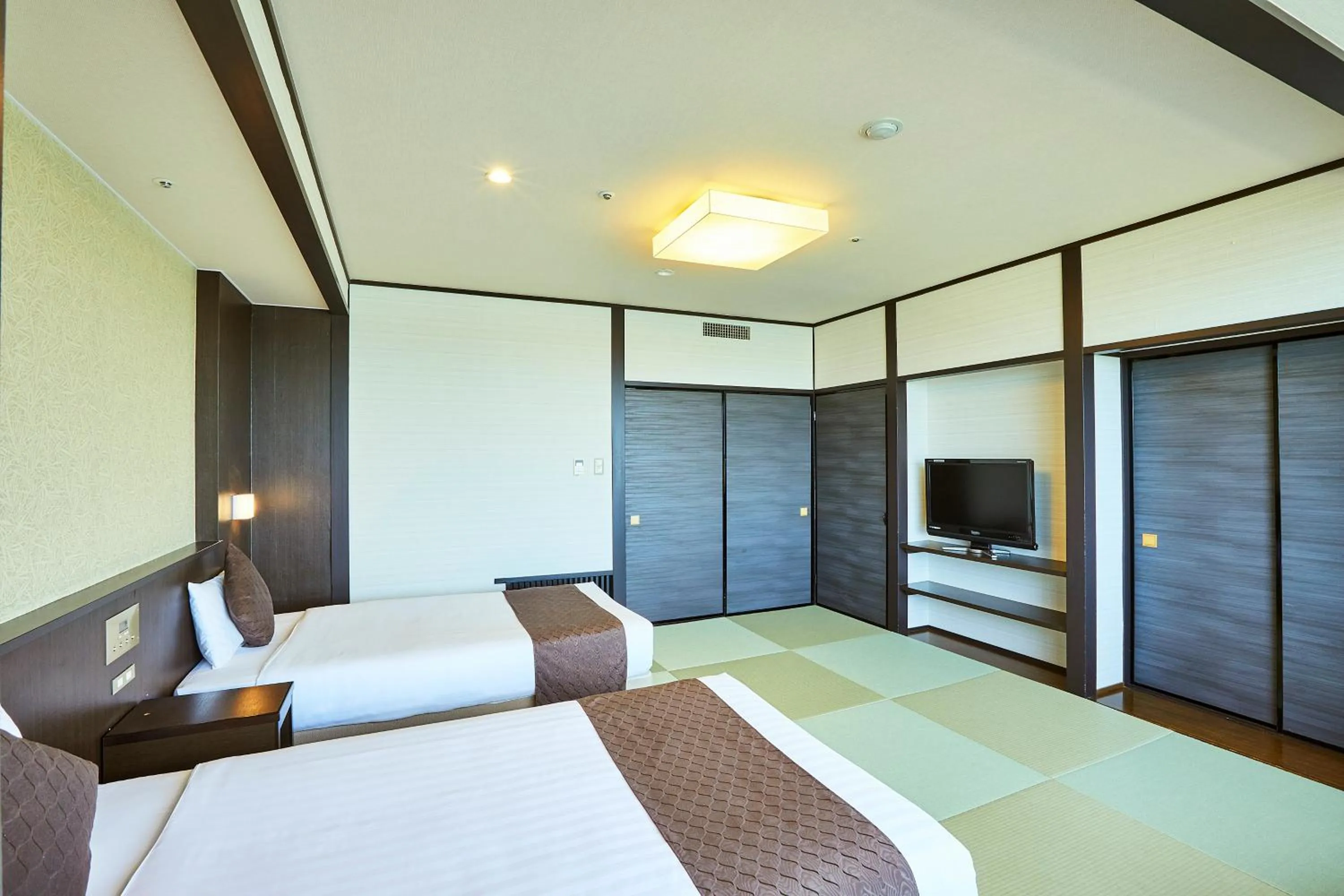 Photo of the whole room, Bed in KAMENOI HOTEL Oarai