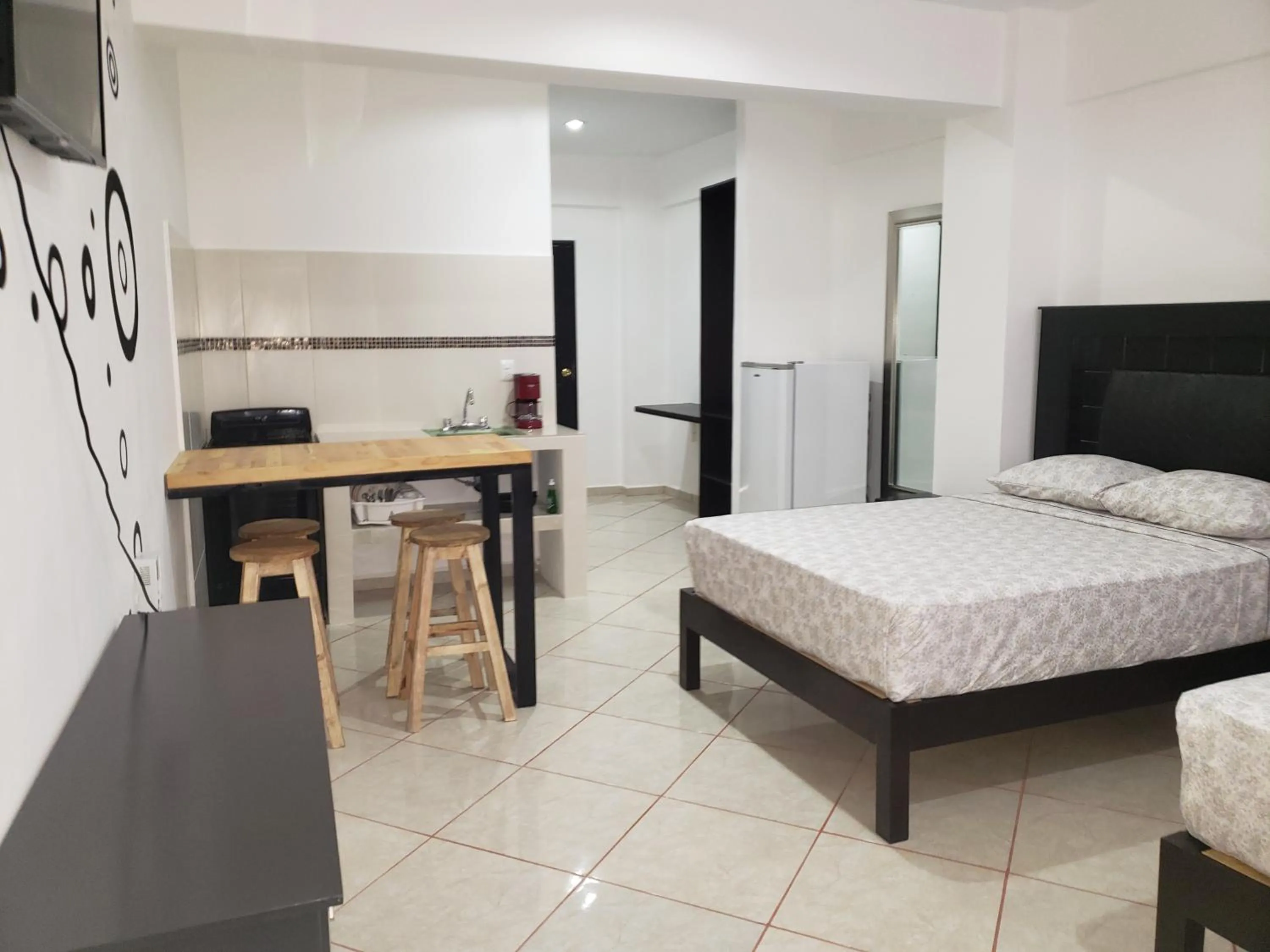 Photo of the whole room, Bed in A una calle del ado 5ta avenida