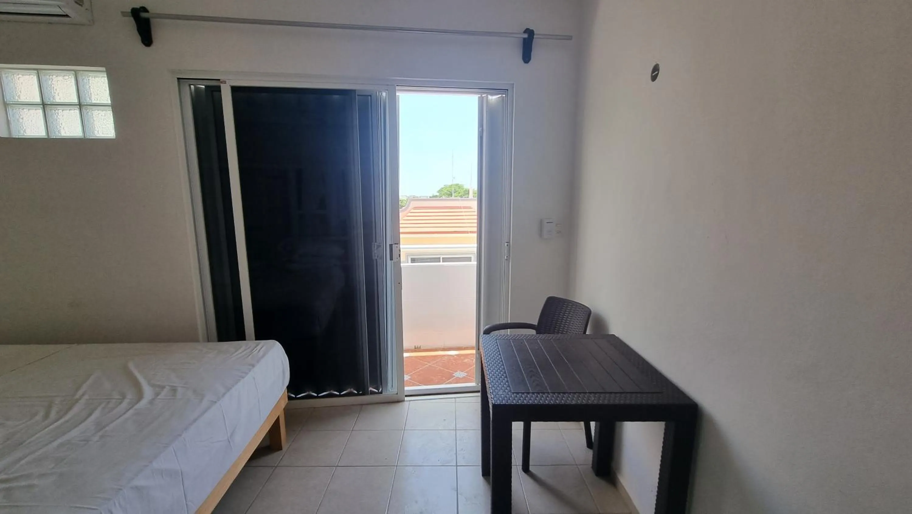 Living room, Bed in A una calle del ado 5ta avenida