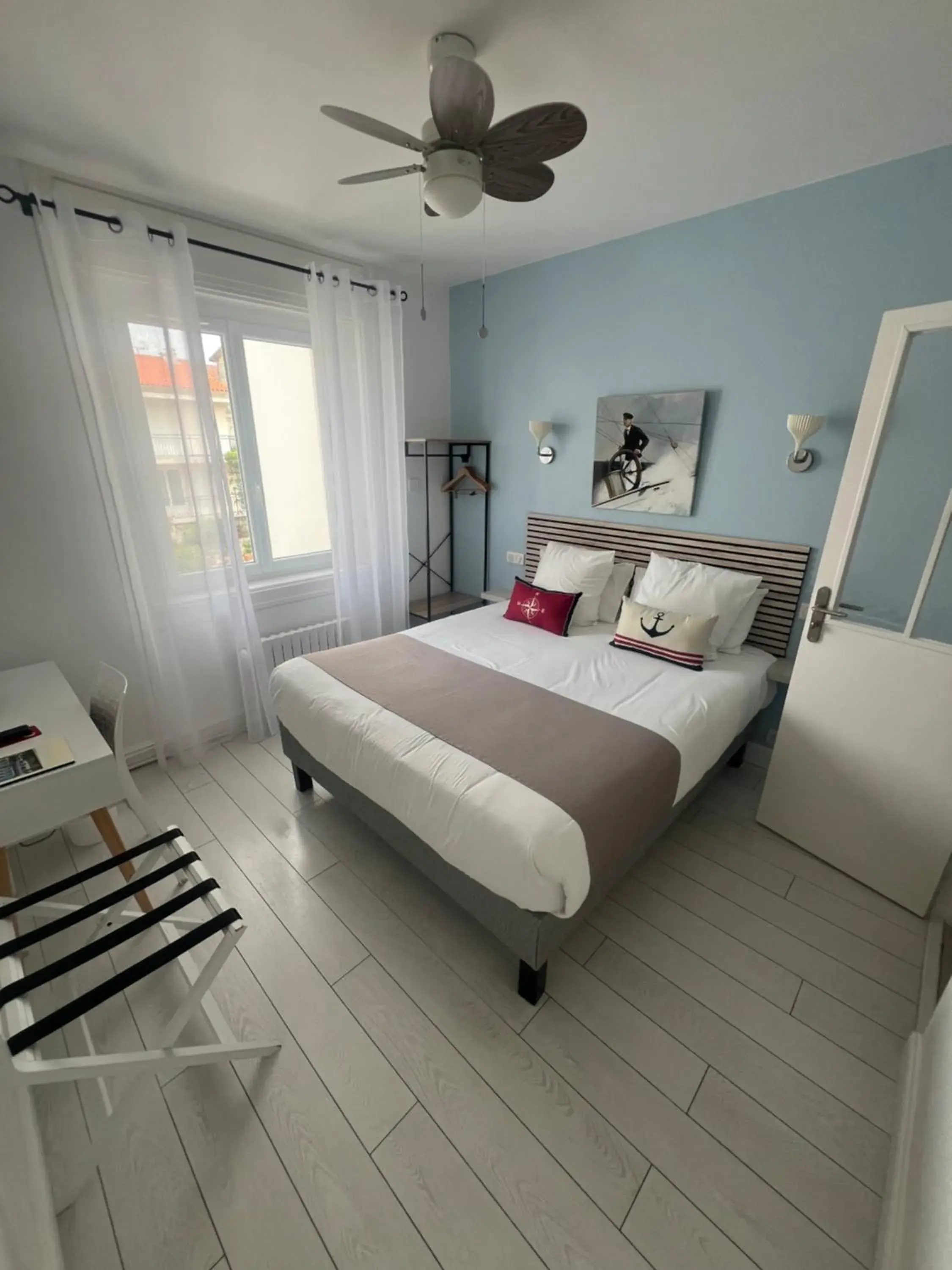 Standard Double Room with Courtyard View in Hôtel The Originals Miramar, Royan Pontaillac Standard Double Room with Courtyard View in Hôtel The Originals Miramar, Royan Pontaillac