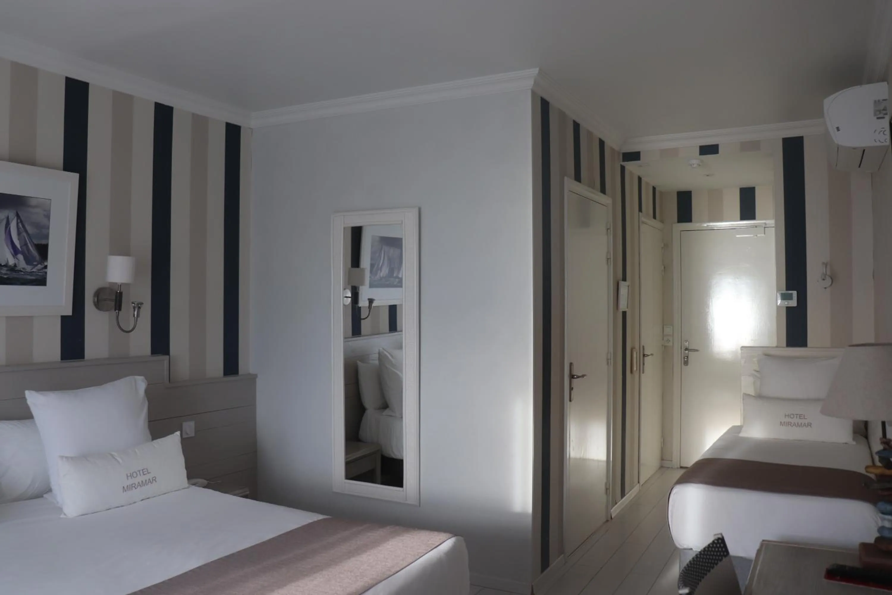 Photo of the whole room, Bed in Hôtel The Originals Miramar, Royan Pontaillac