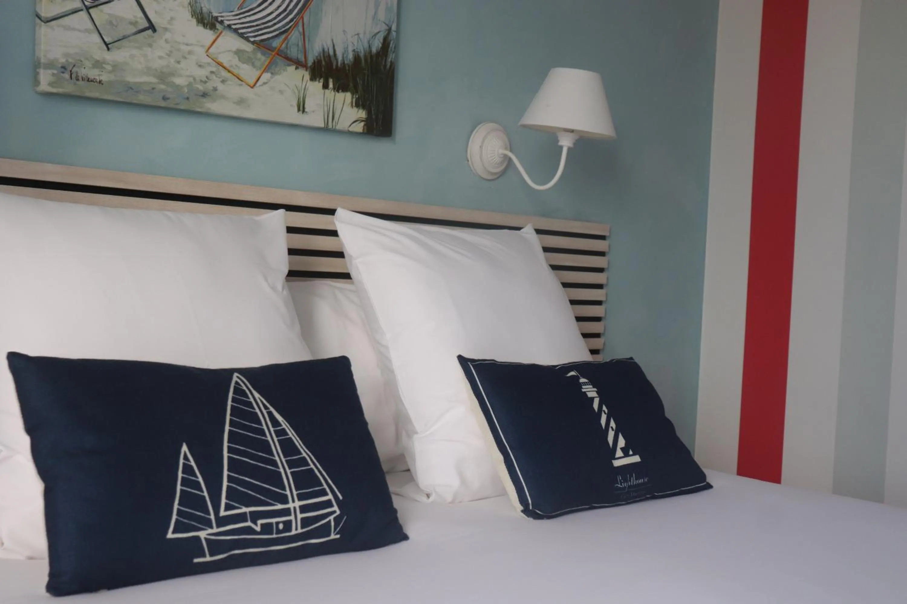 Bedroom, Bed in Hôtel The Originals Miramar, Royan Pontaillac