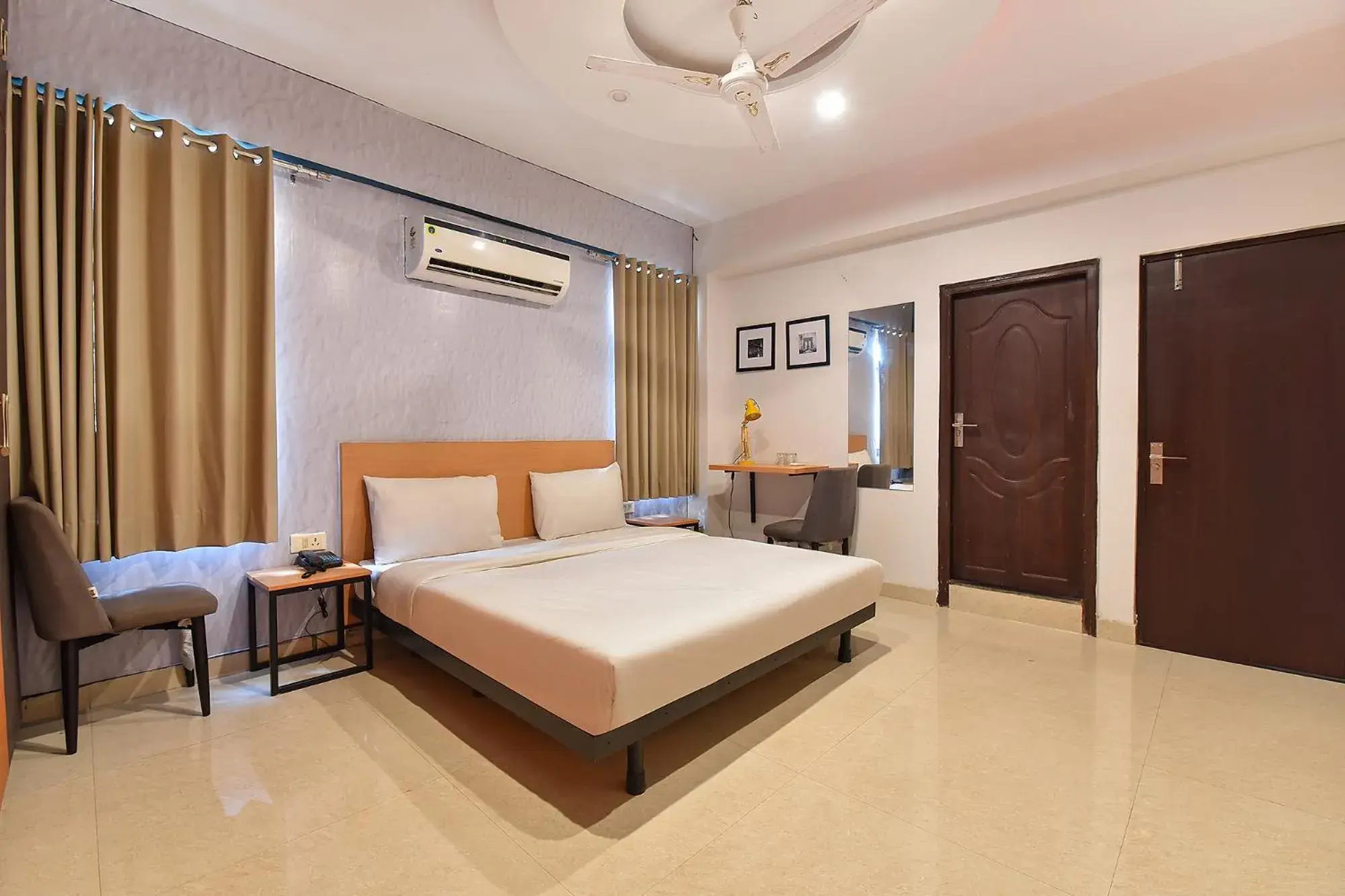 Deluxe Room - single occupancy in FabHotel Rushank Palace Deluxe Room - single occupancy in FabHotel Rushank Palace