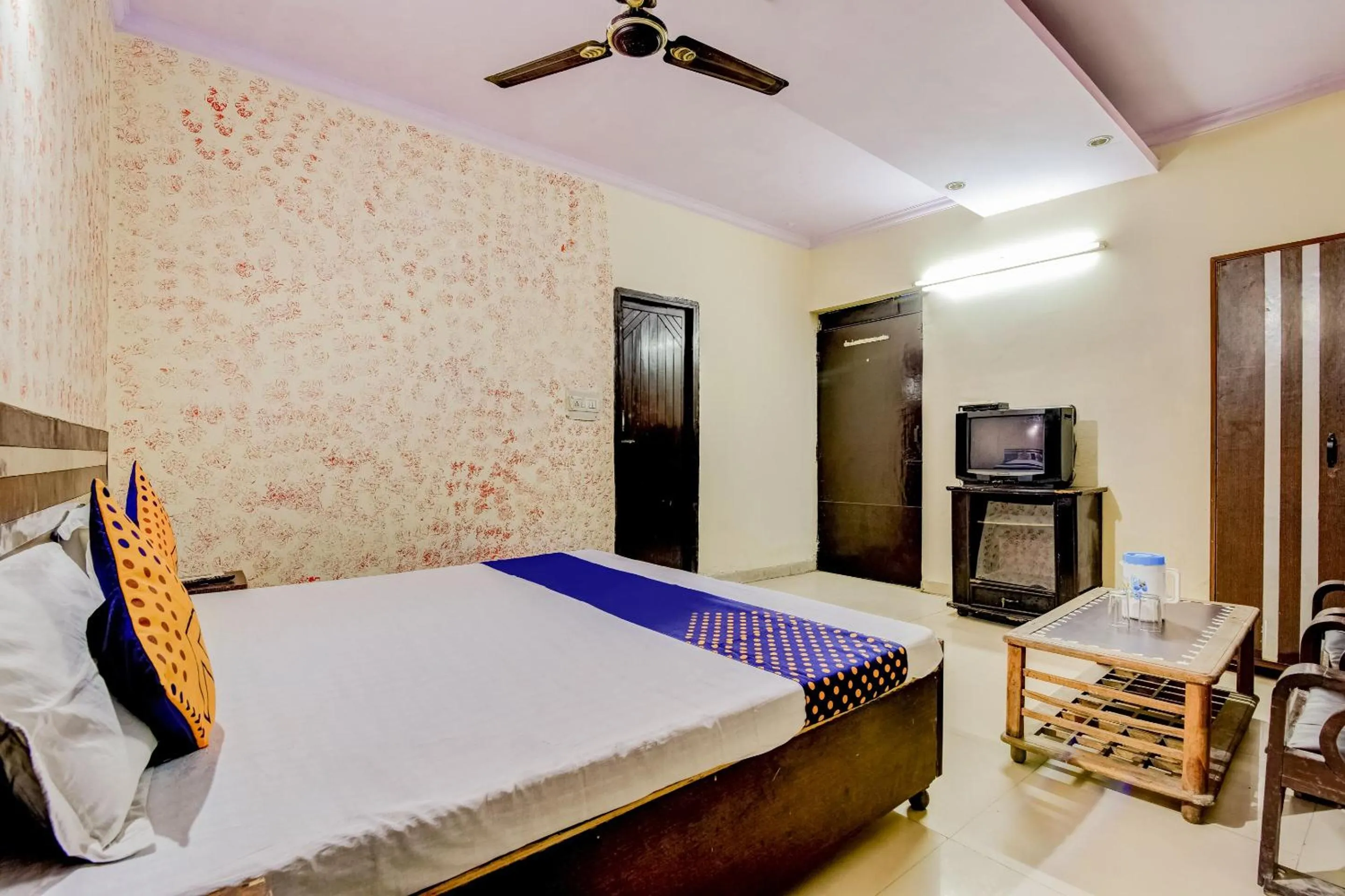 Bedroom, Bed in Spot On Swagat Palace