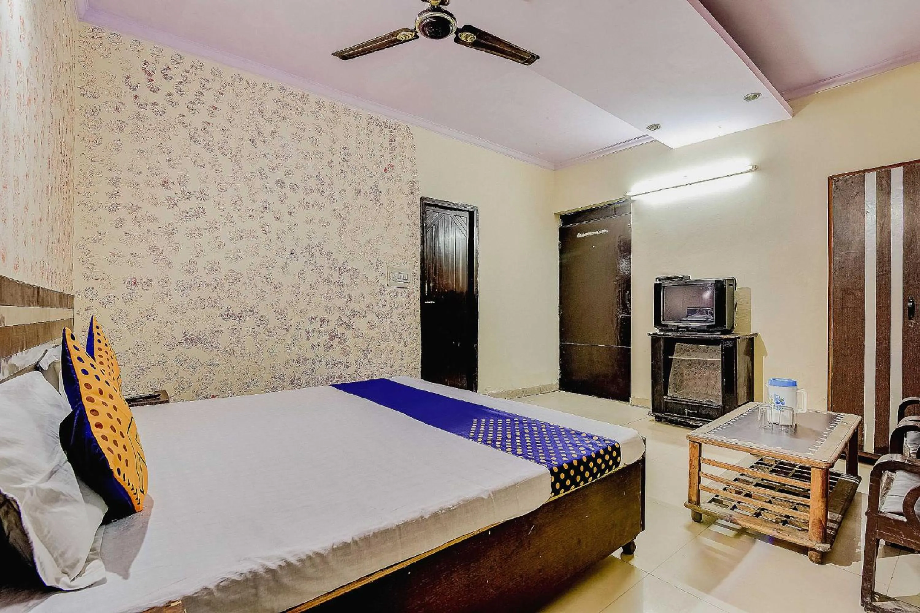 Bedroom, Bed in Spot On Swagat Palace