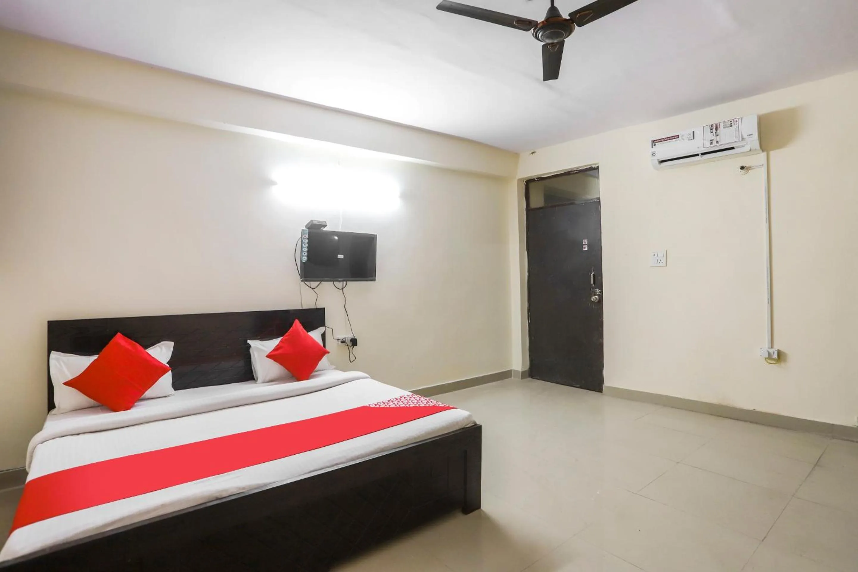 Bedroom, Bed in Hotel O Royal Residency