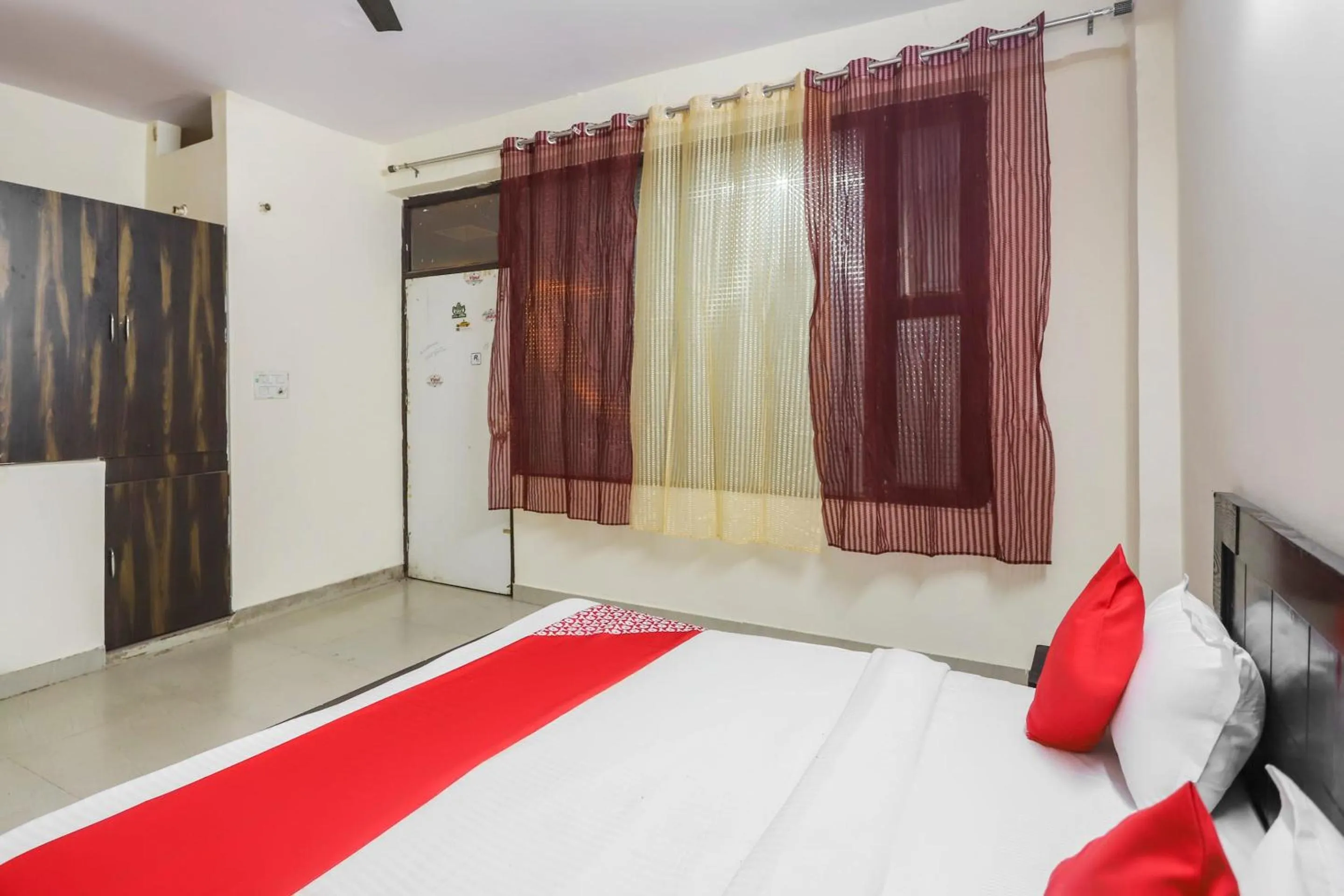 Bathroom, Bed in Hotel O Royal Residency