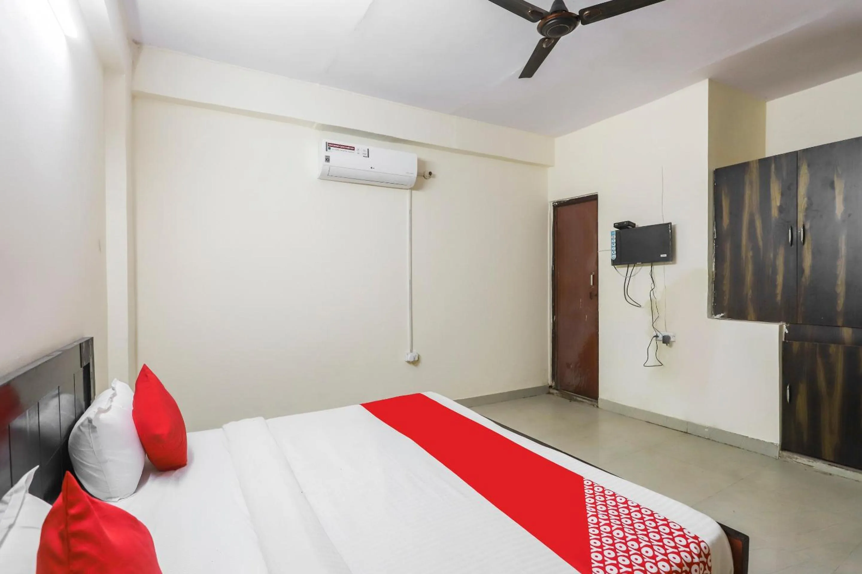 Bedroom, Bed in Hotel O Royal Residency