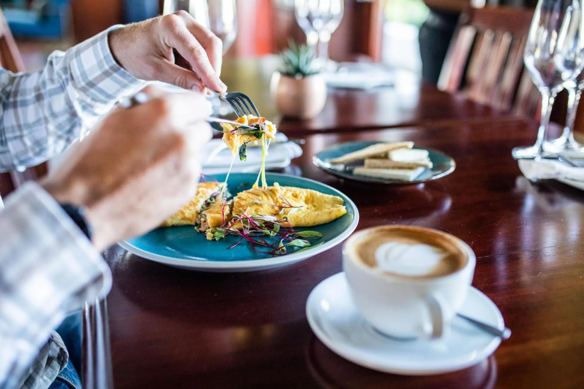 Restaurant/places to eat in Hotel Olivewood