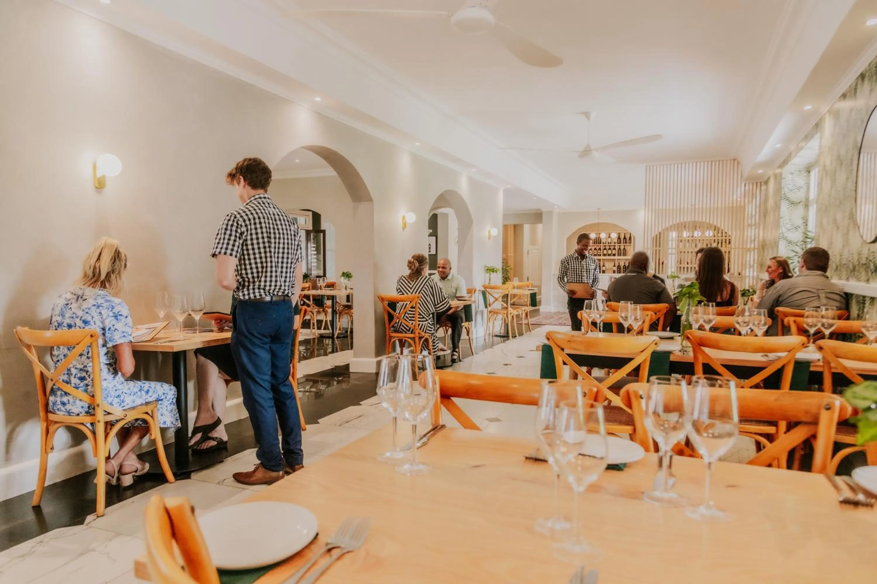 Restaurant/places to eat in Hotel Olivewood