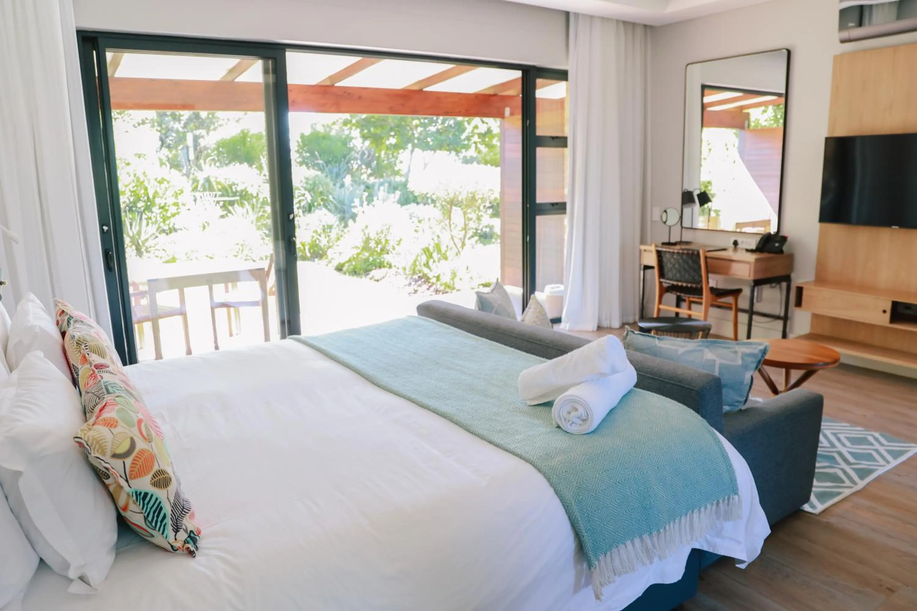 Property building, Bed in Hotel Olivewood