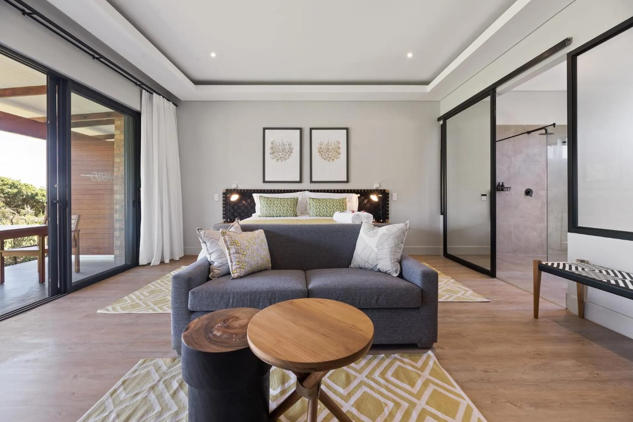 Shower, Bed in Hotel Olivewood