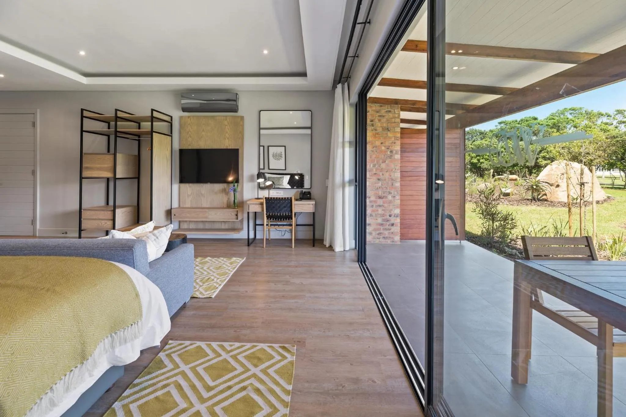 Patio in Hotel Olivewood