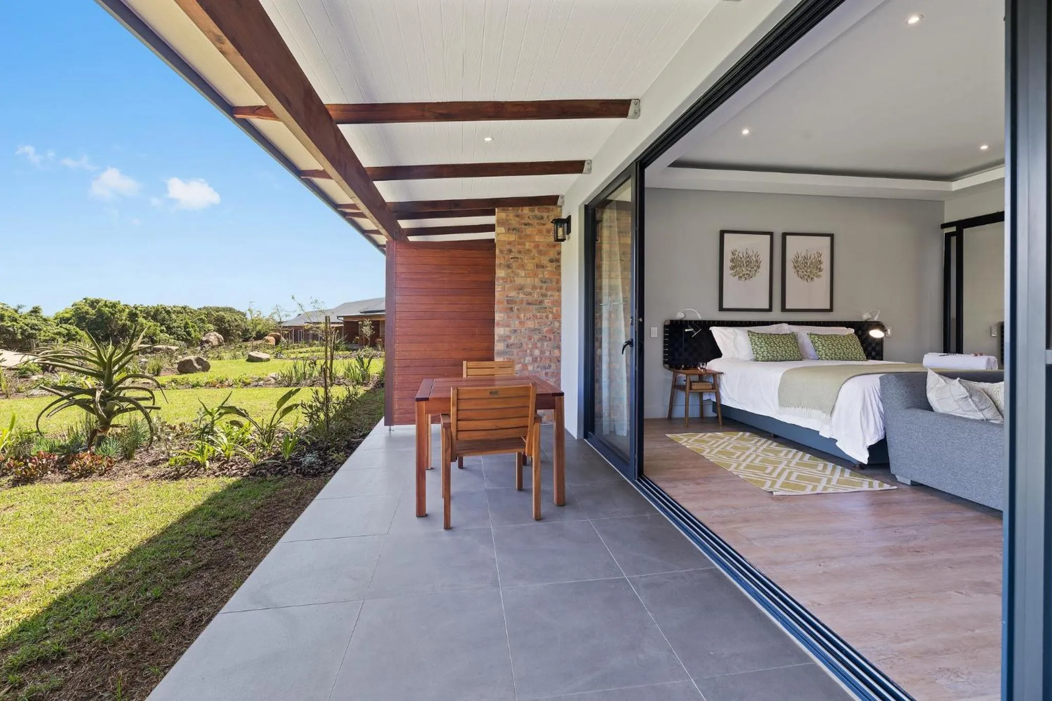 Property building, Bed in Hotel Olivewood