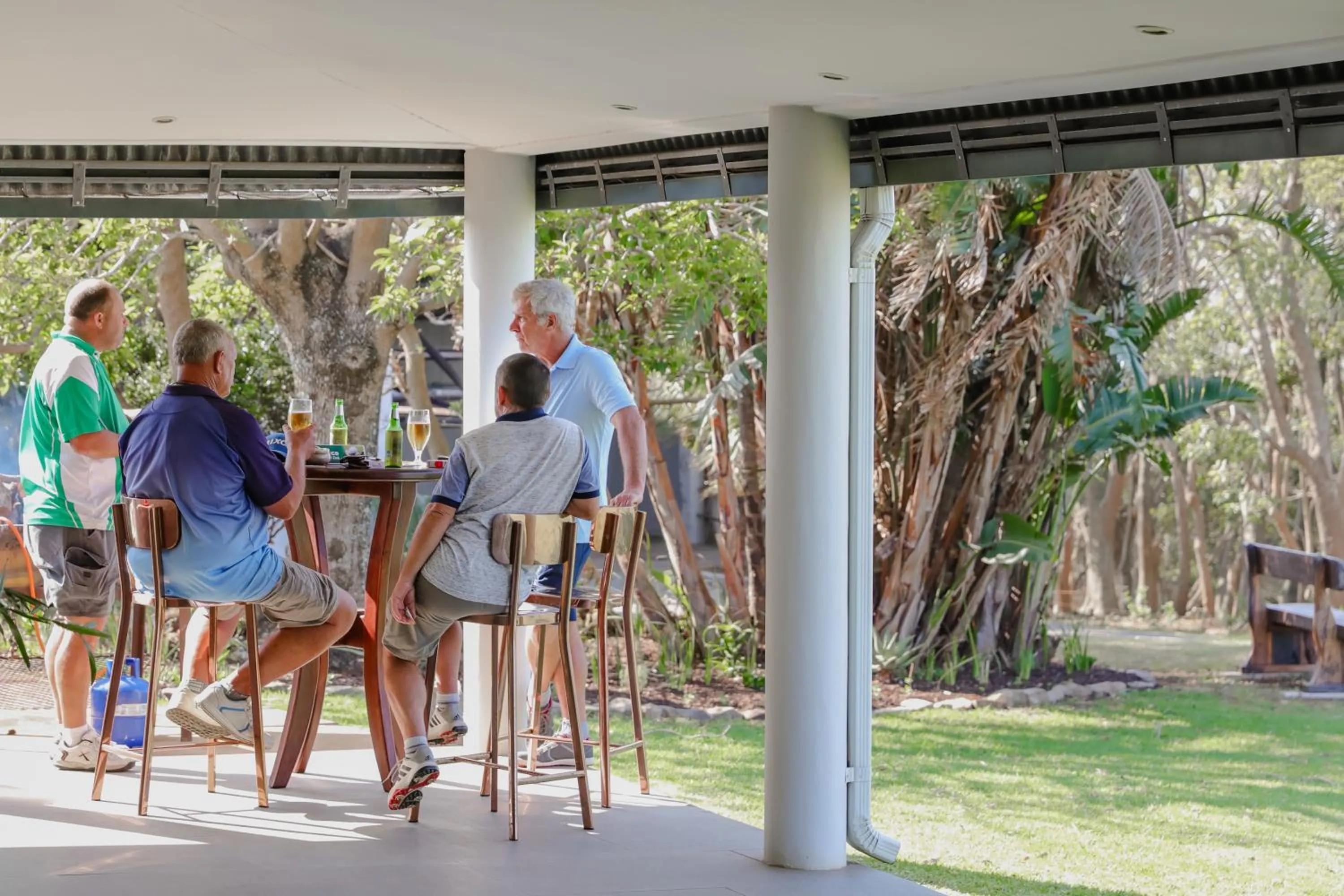 Restaurant/places to eat in Hotel Olivewood