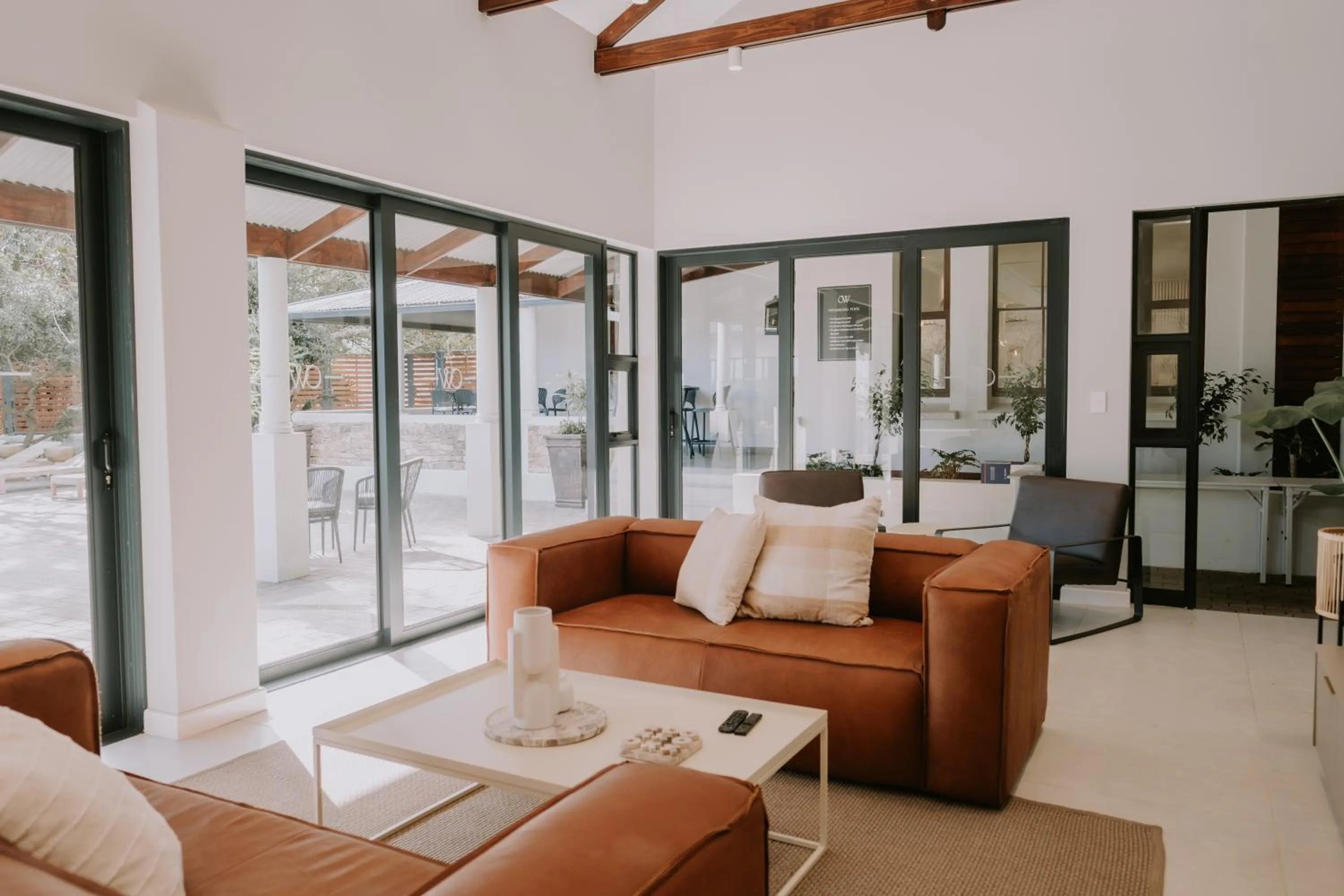 Communal lounge/ TV room in Hotel Olivewood