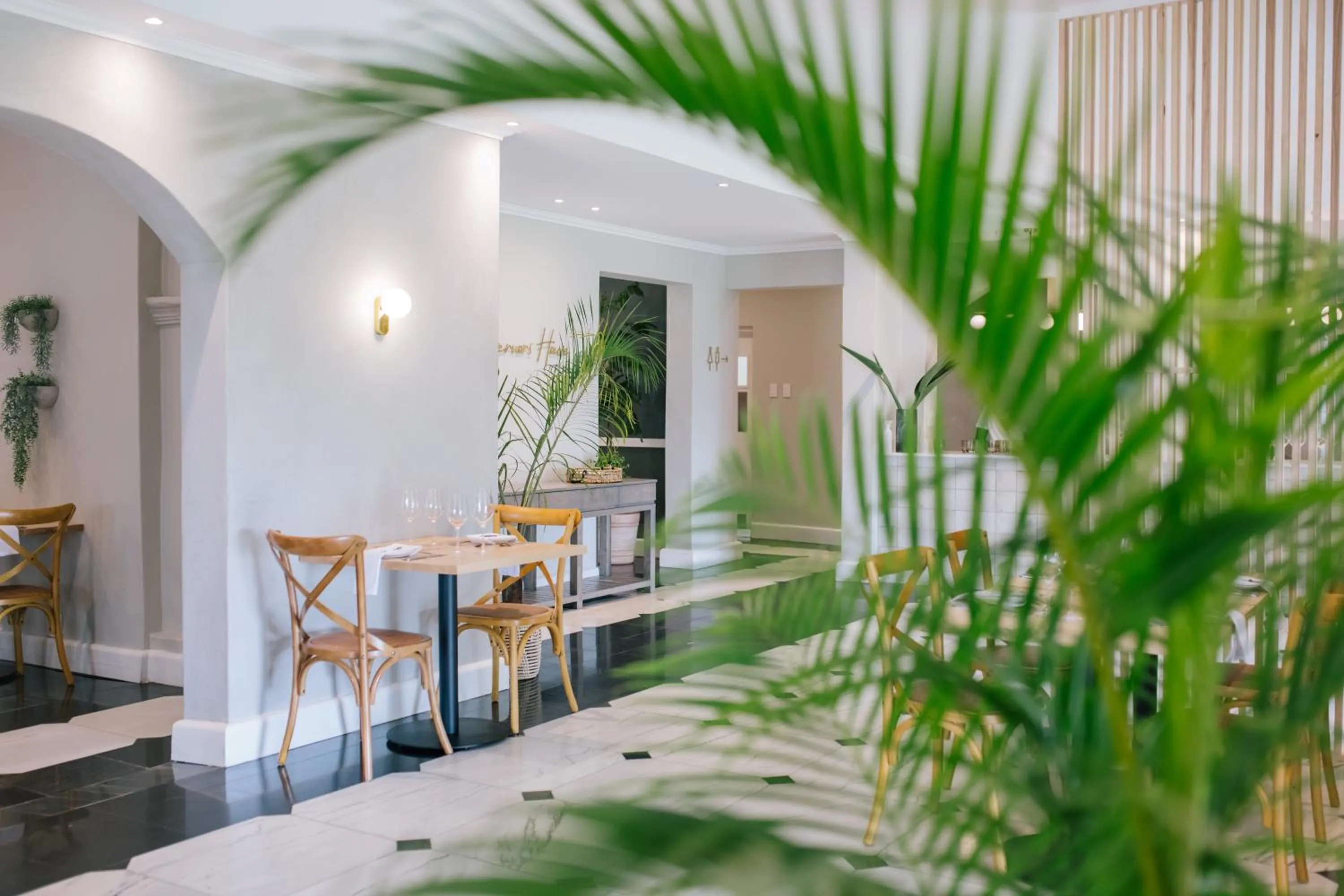 Restaurant/places to eat in Hotel Olivewood