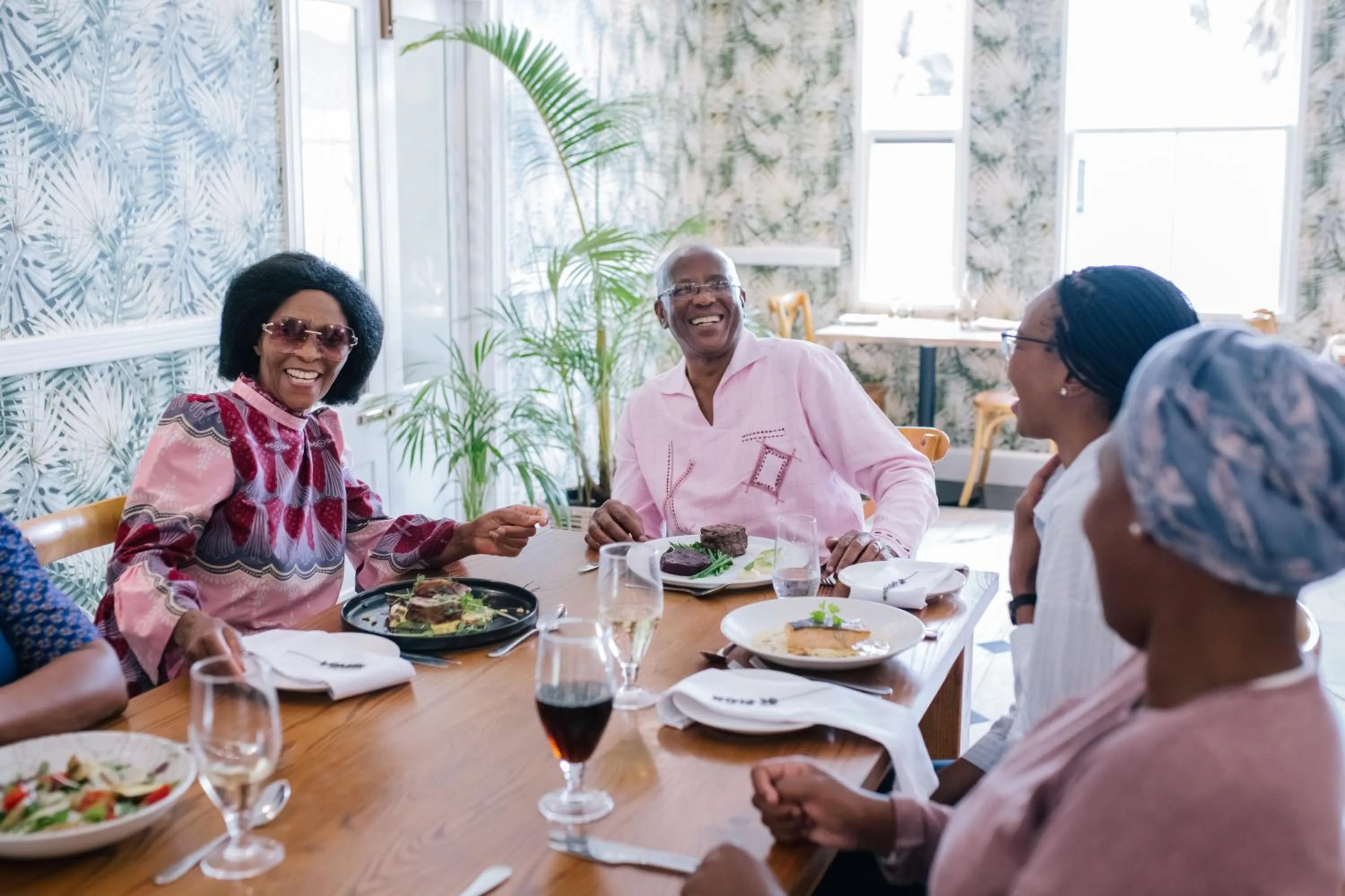 Restaurant/places to eat in Hotel Olivewood