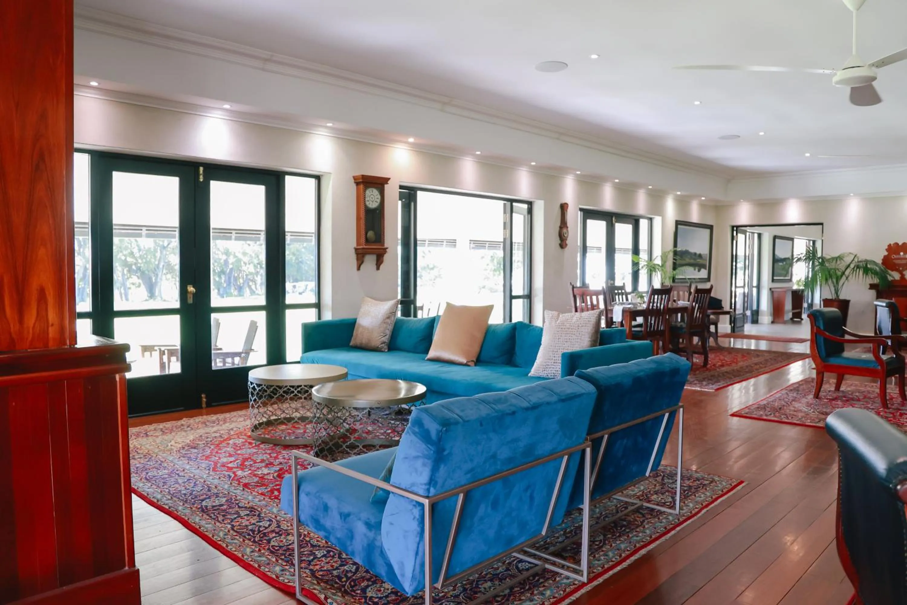 Restaurant/places to eat in Hotel Olivewood