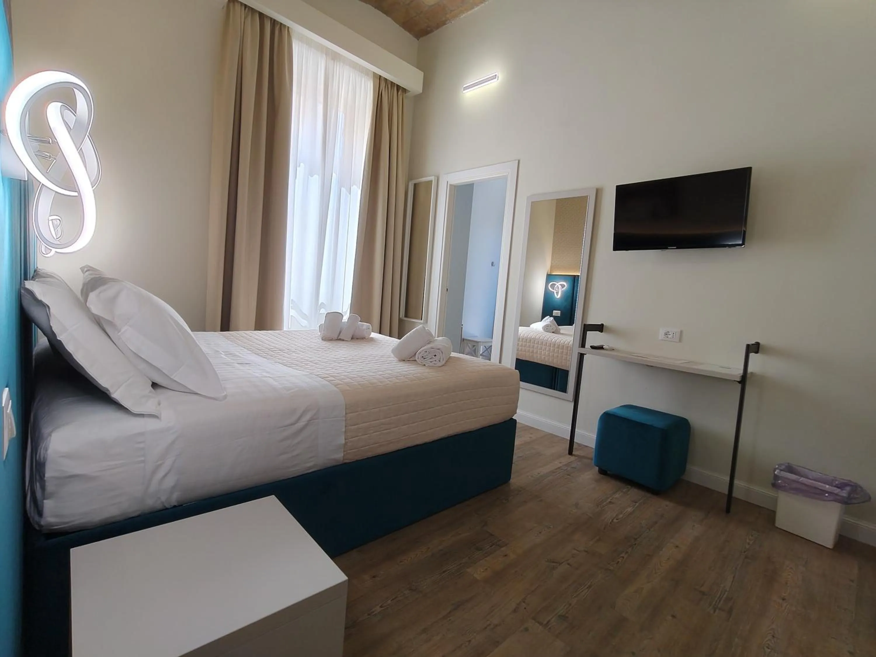 TV and multimedia, Bed in AmoRoma Suite