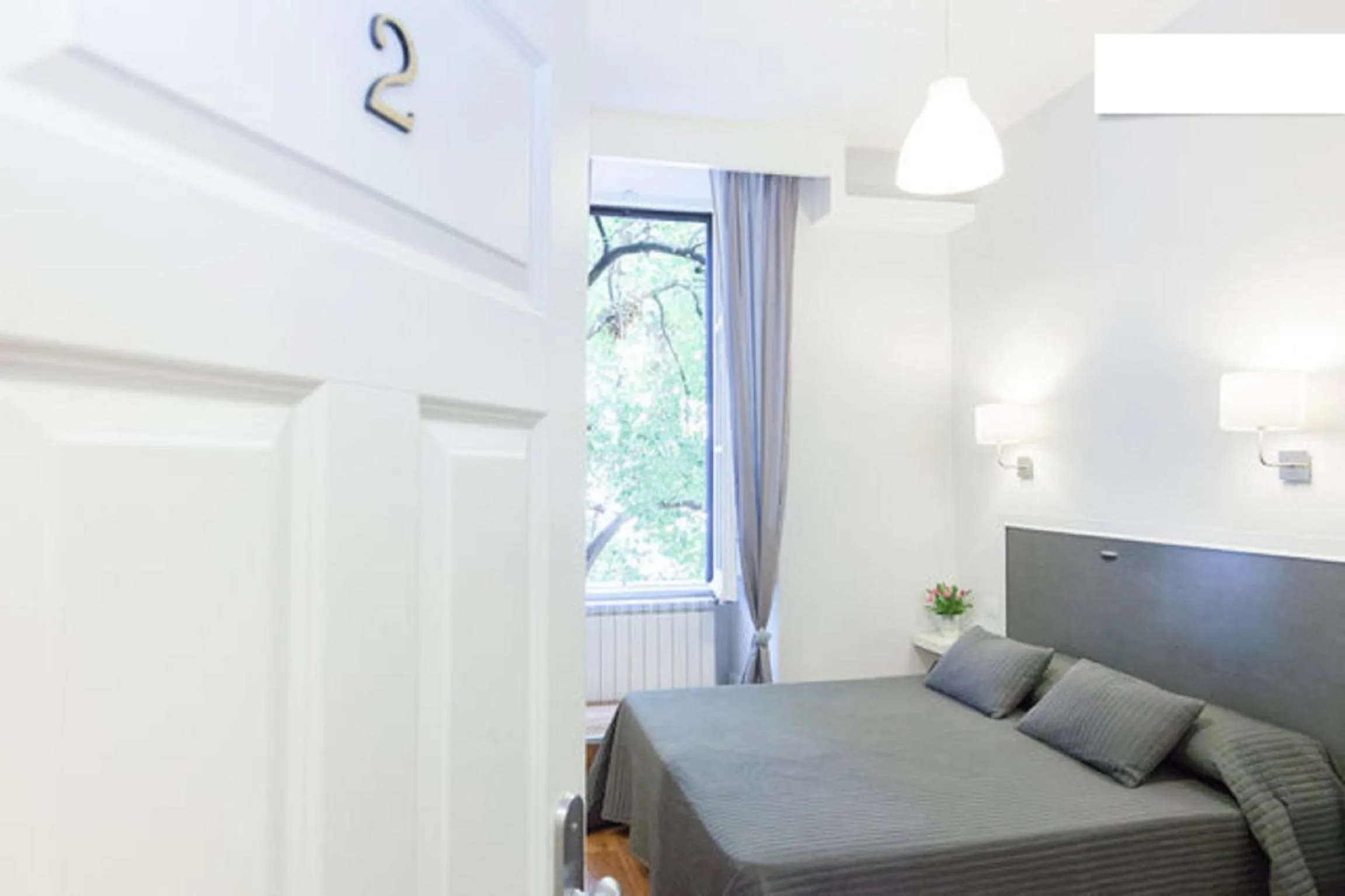 Photo of the whole room, Bed in AmoRoma Suite