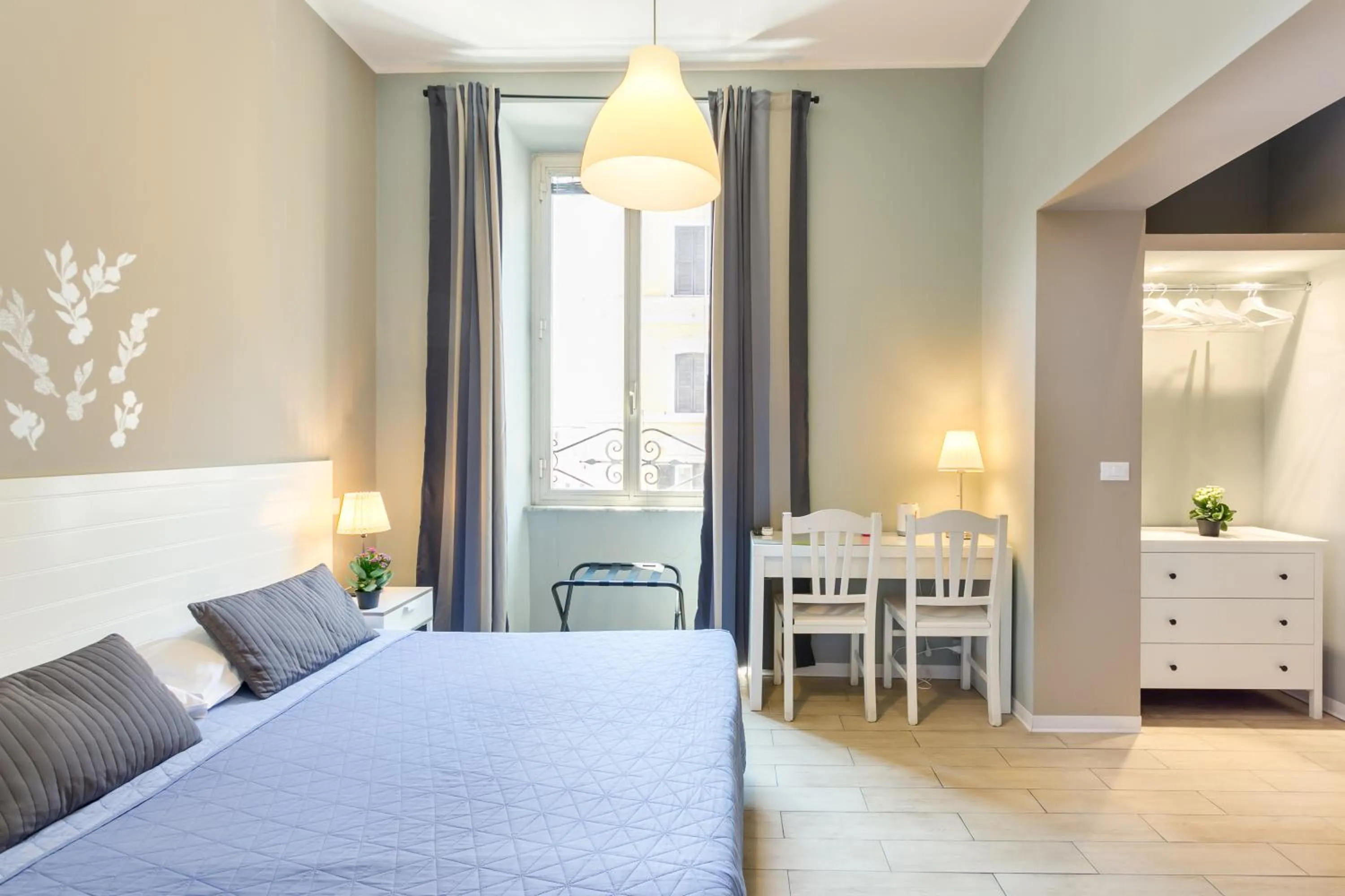 Photo of the whole room, Bed in AmoRoma Suite